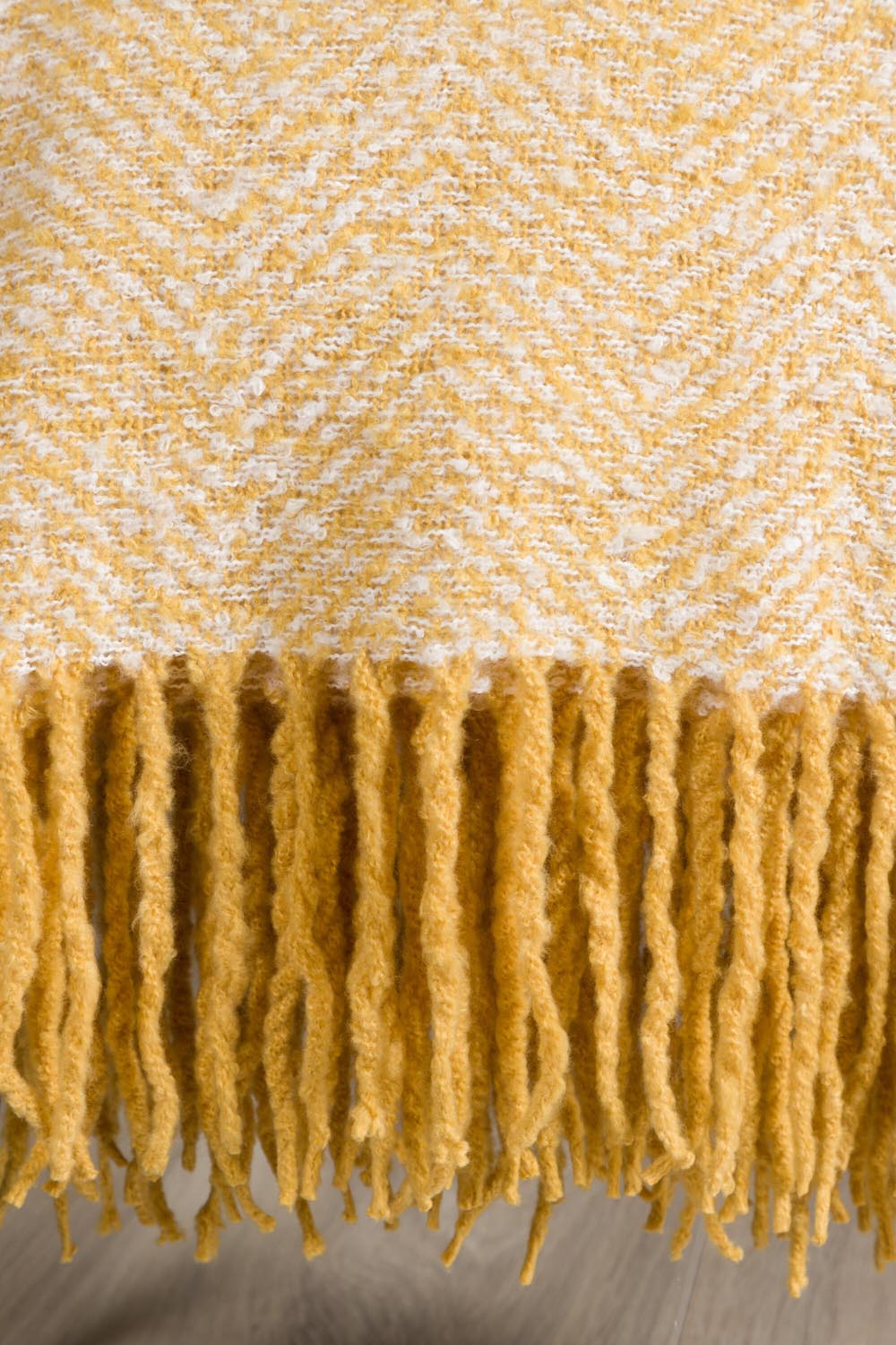 Toby Throw in Gelb präsentiert im Onlineshop von KAQTU Design AG. Wolldecke ist von Venture Home