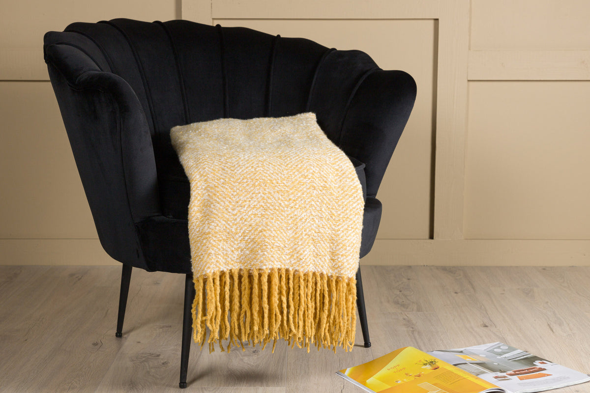 Toby Throw in Gelb präsentiert im Onlineshop von KAQTU Design AG. Wolldecke ist von Venture Home