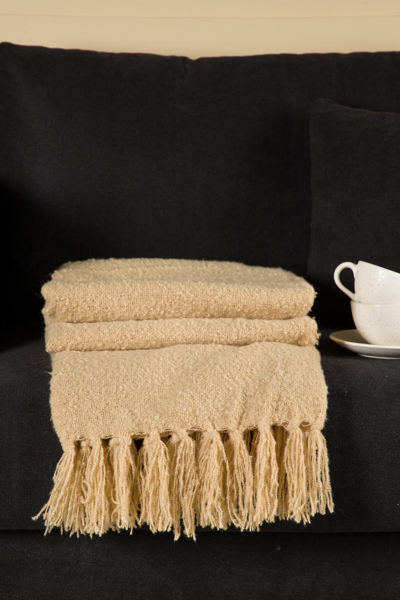 Stanly Throw in Sand präsentiert im Onlineshop von KAQTU Design AG. Wolldecke ist von Venture Home