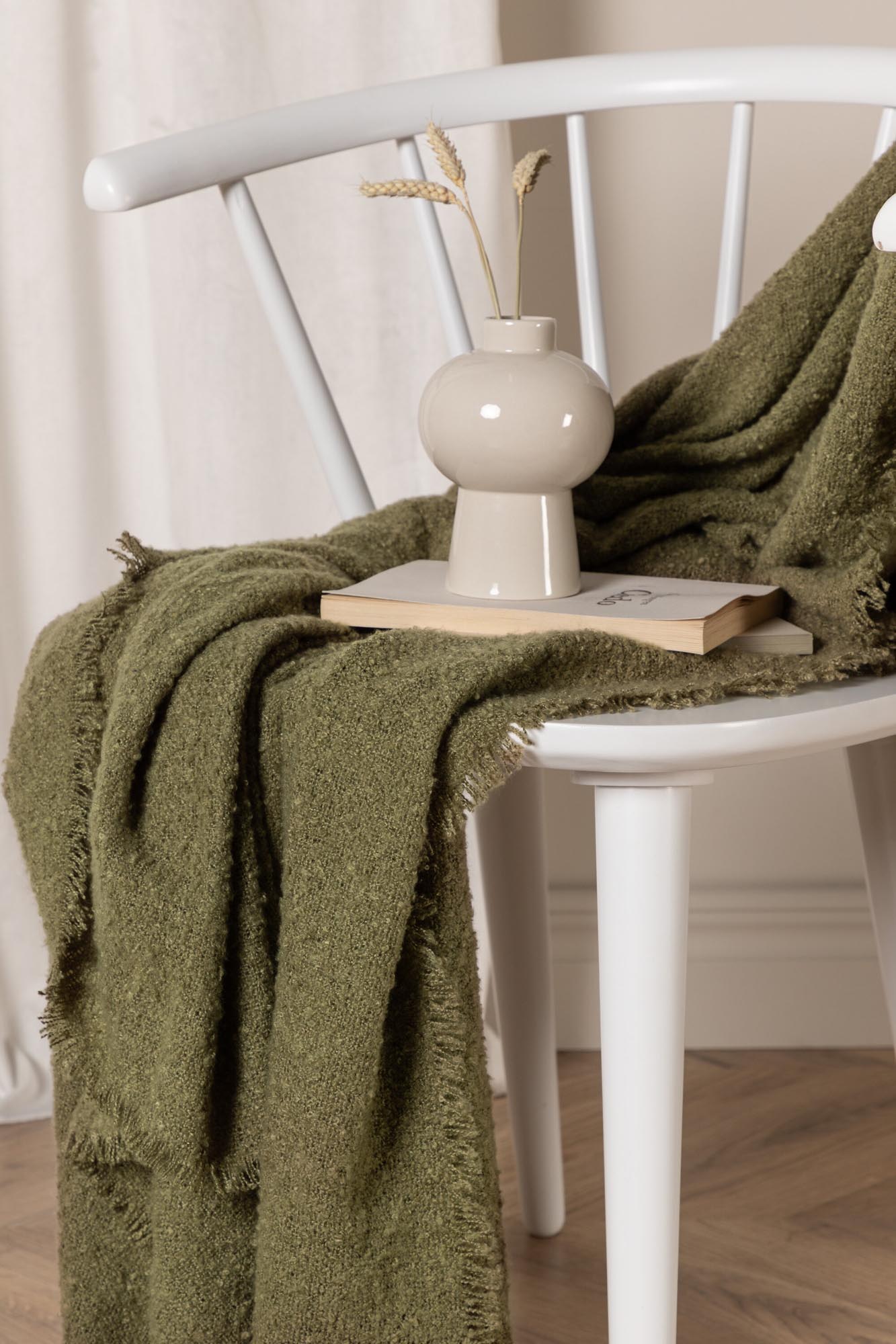 Stanly Throw in Grün präsentiert im Onlineshop von KAQTU Design AG. Wolldecke ist von Venture Home