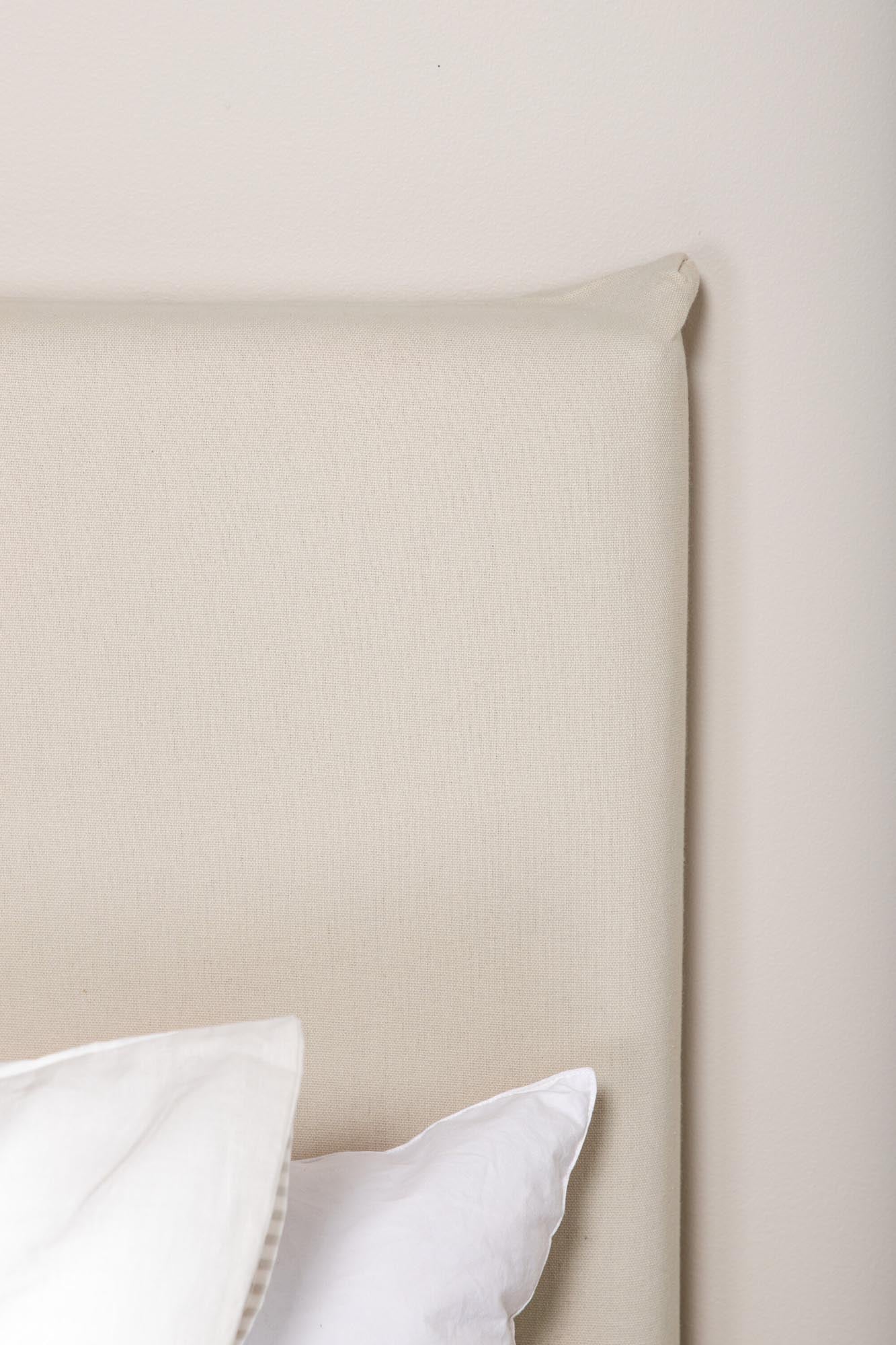 Gestalten Sie Ihr Schlafzimmer neu mit dem Saga Kopfteilbezug von Venture Home. Stilvoll, atmungsaktiv und pflegeleicht für höchsten Komfort.