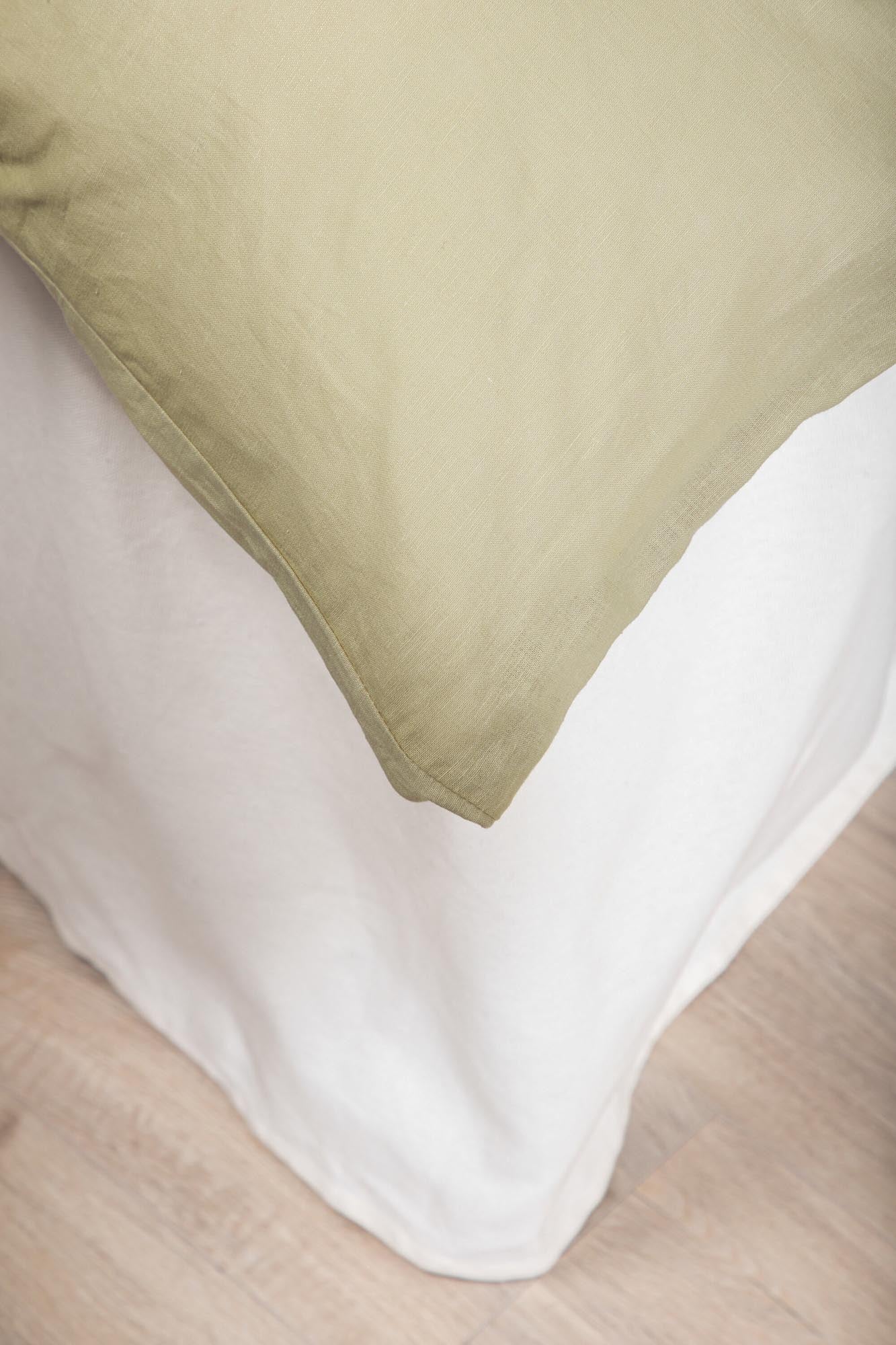 Stilvolle Jenna Bettgarnitur von Venture Home für besten Schlafkomfort.