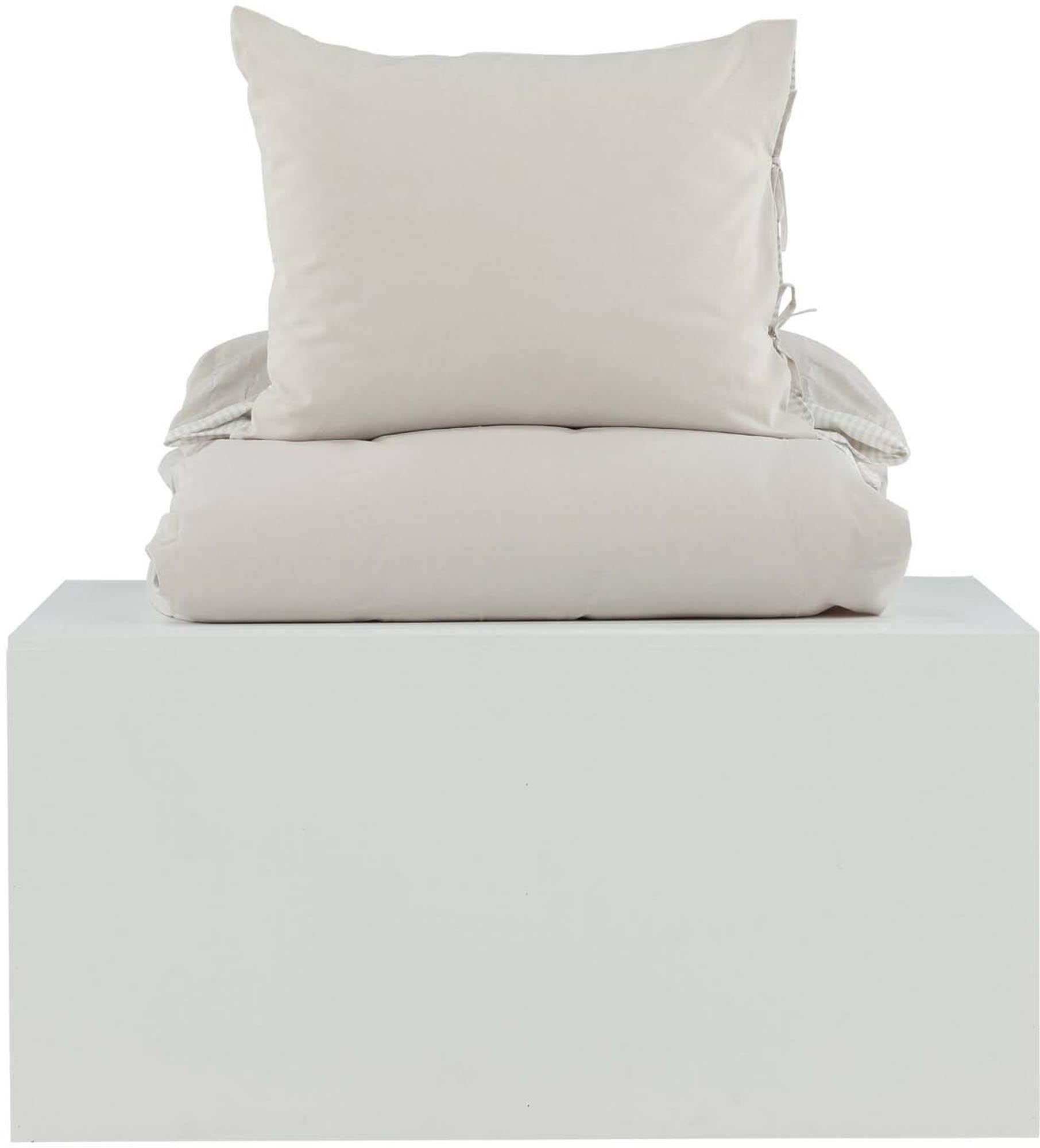 Jenna Bettgarnitur in Hellgrau präsentiert im Onlineshop von KAQTU Design AG. Bettwäsche ist von Venture Home