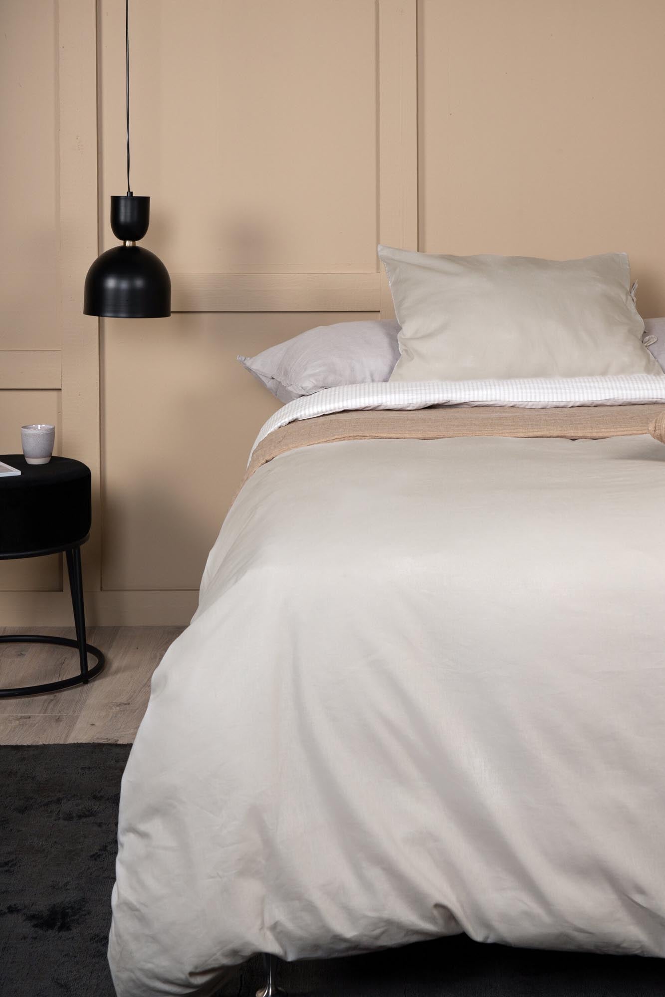 Stilvolle Jenna Bettgarnitur von Venture Home für besten Schlafkomfort.