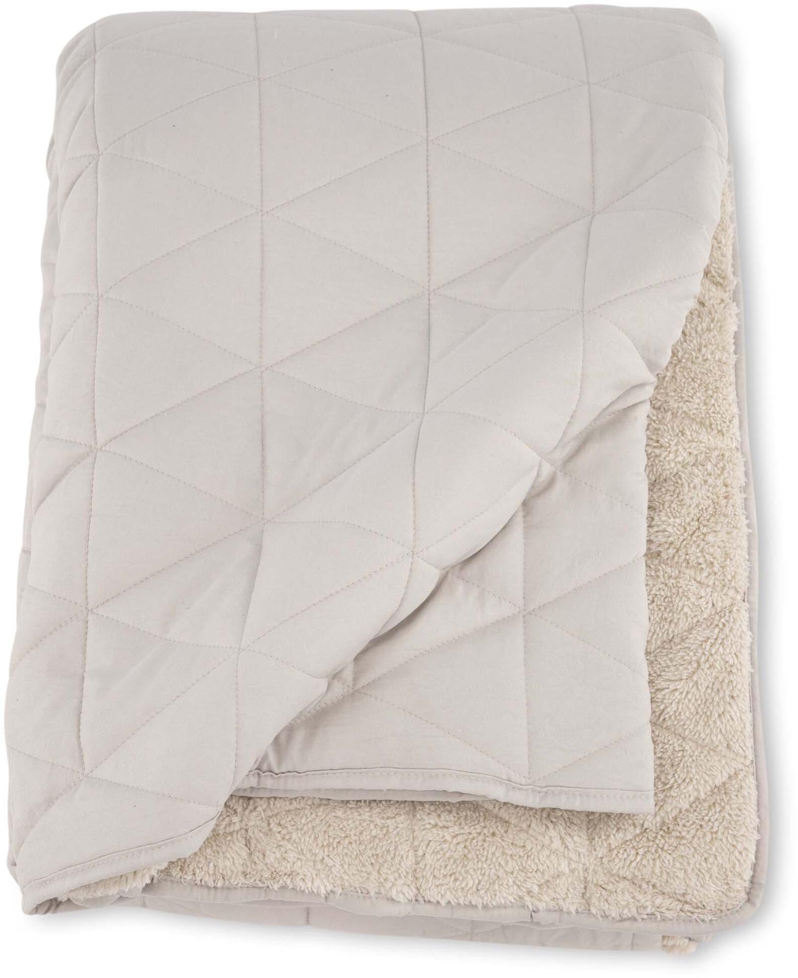 Nilla Tagesdecke von Venture Home: Vielseitig, doppelseitig und aus hochwertigem Polyester für Stil und Gemütlichkeit in Ihrem Schlafzimmer.