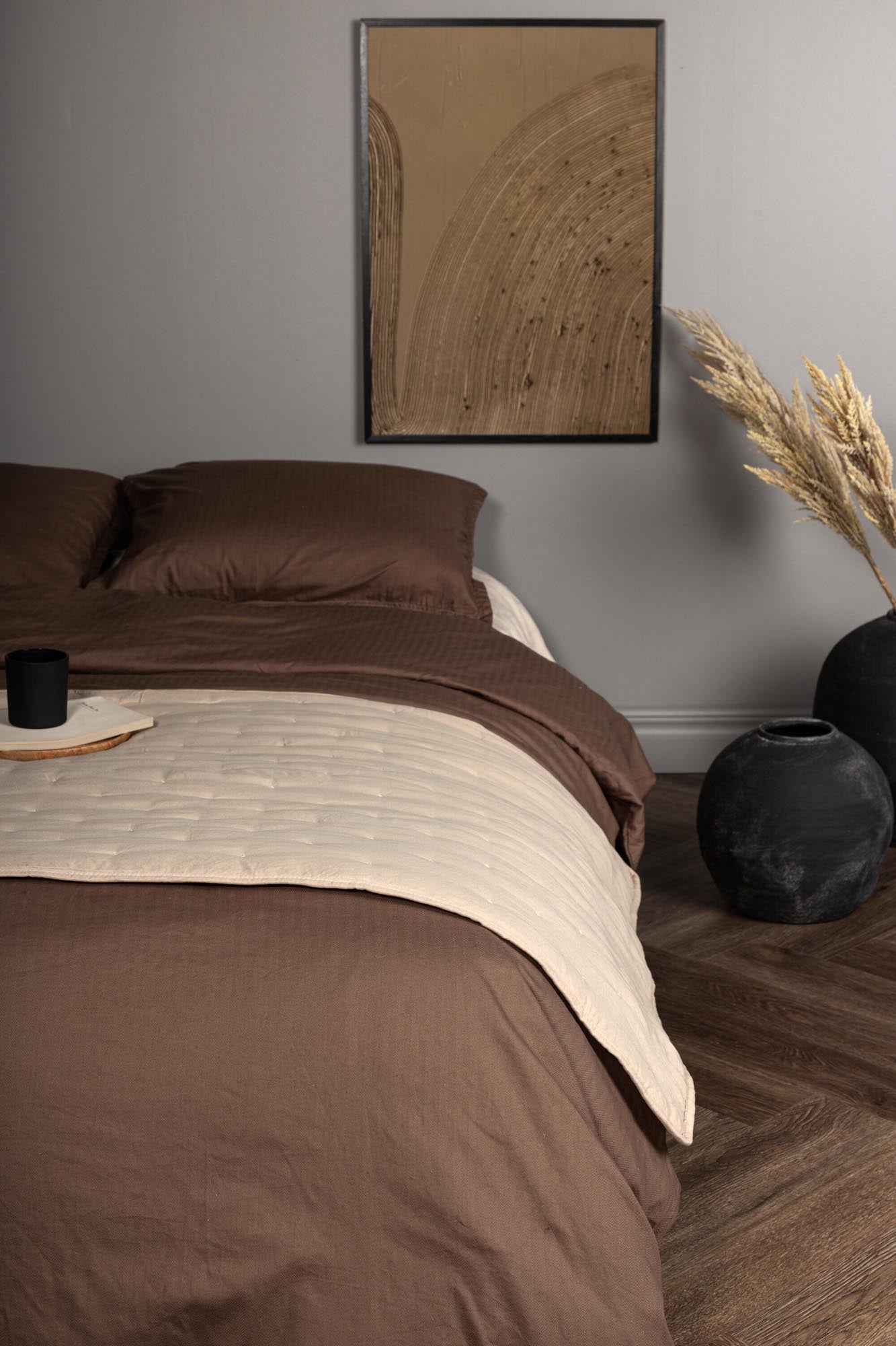 Entdecken Sie die Sally Tagesdecke von Venture Home – stilvoll, gemütlich und aus hochwertigem Polyester für ein elegantes Ambiente.