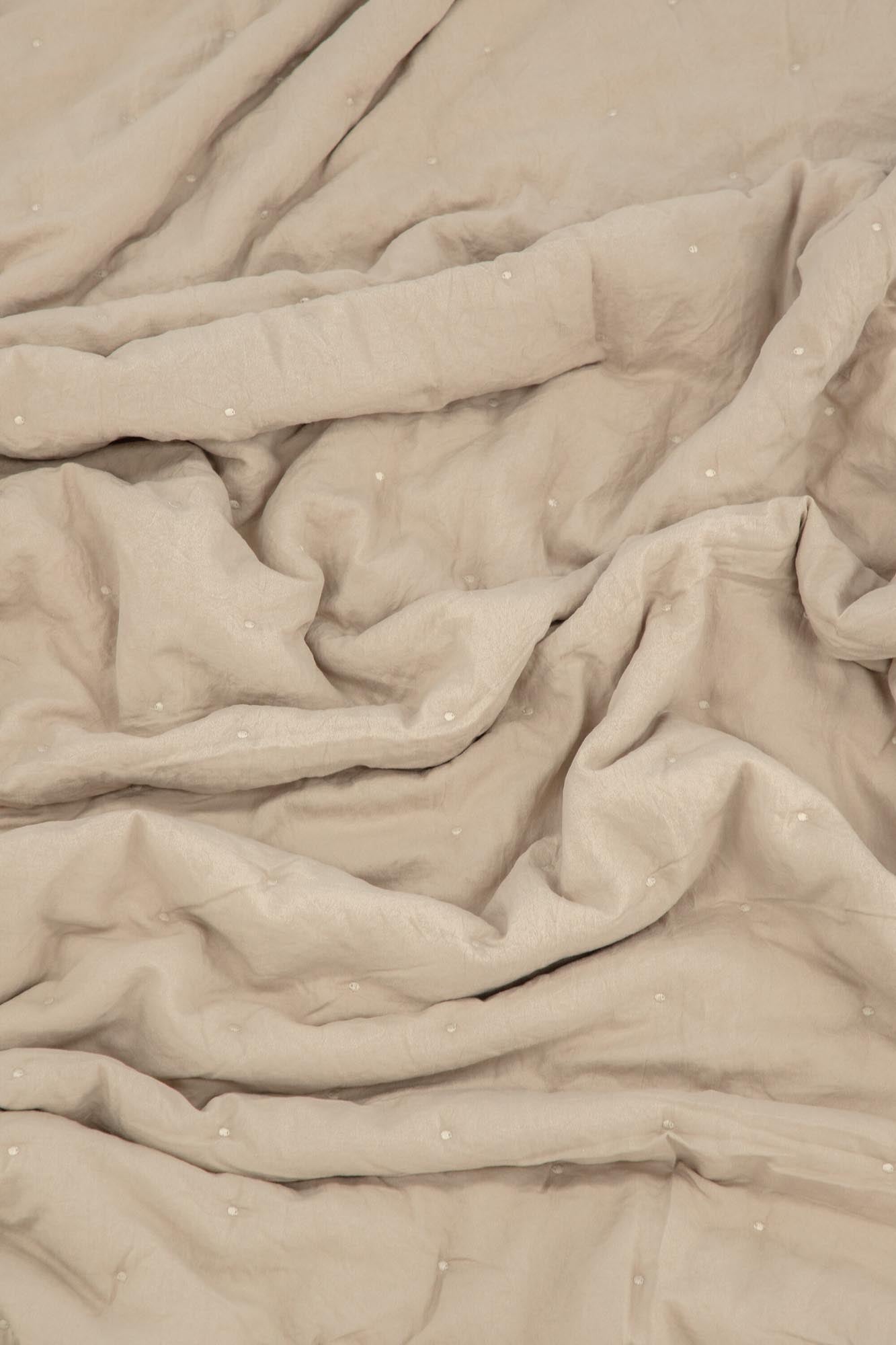 Entdecken Sie die Sally Tagesdecke von Venture Home – stilvoll, gemütlich und aus hochwertigem Polyester für ein elegantes Ambiente.