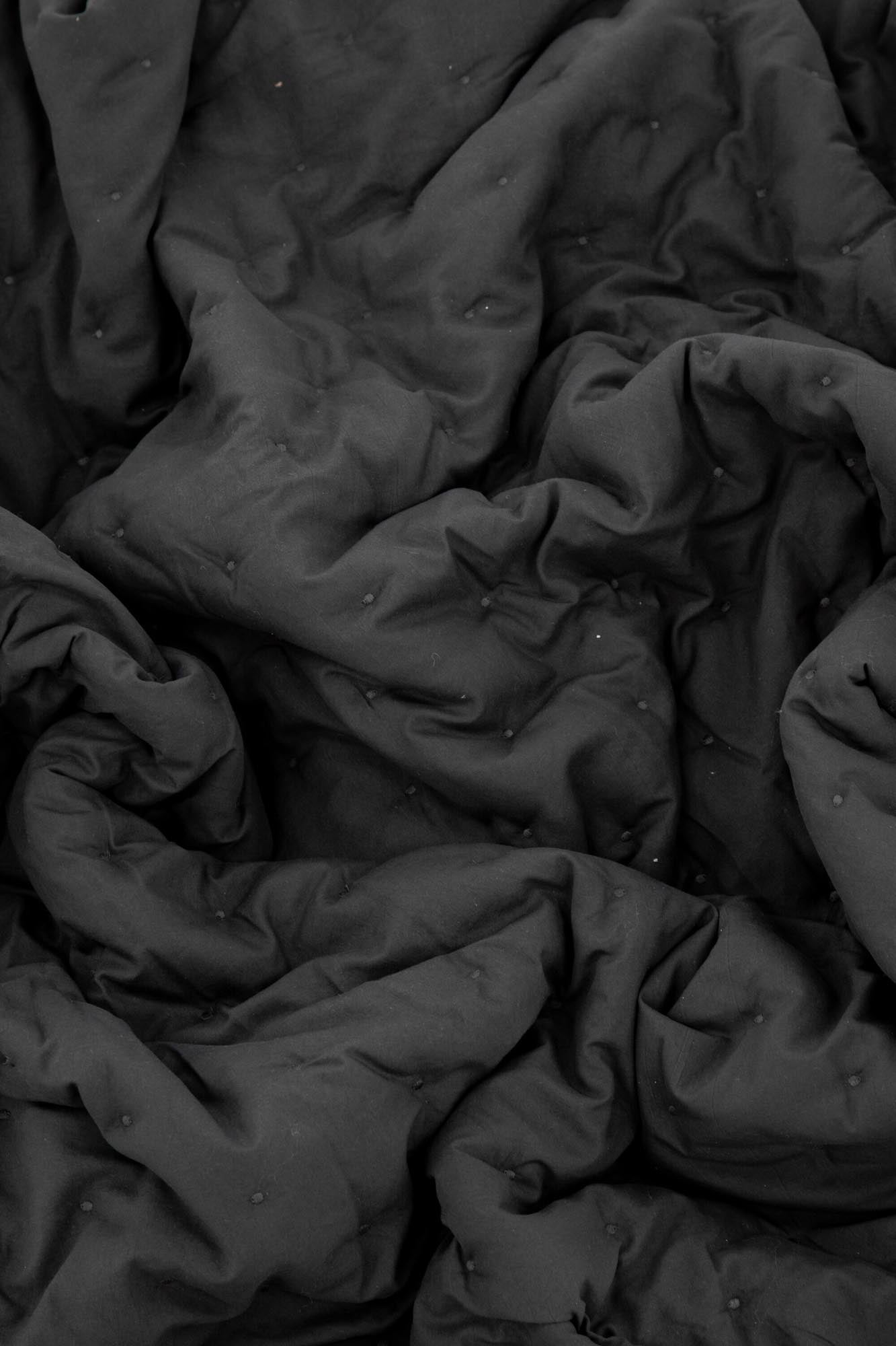 Entdecken Sie die Sally Tagesdecke von Venture Home – ein elegantes Accessoire aus hochwertigem Polyester, das Ihr Schlafzimmer stilvoll aufwertet.