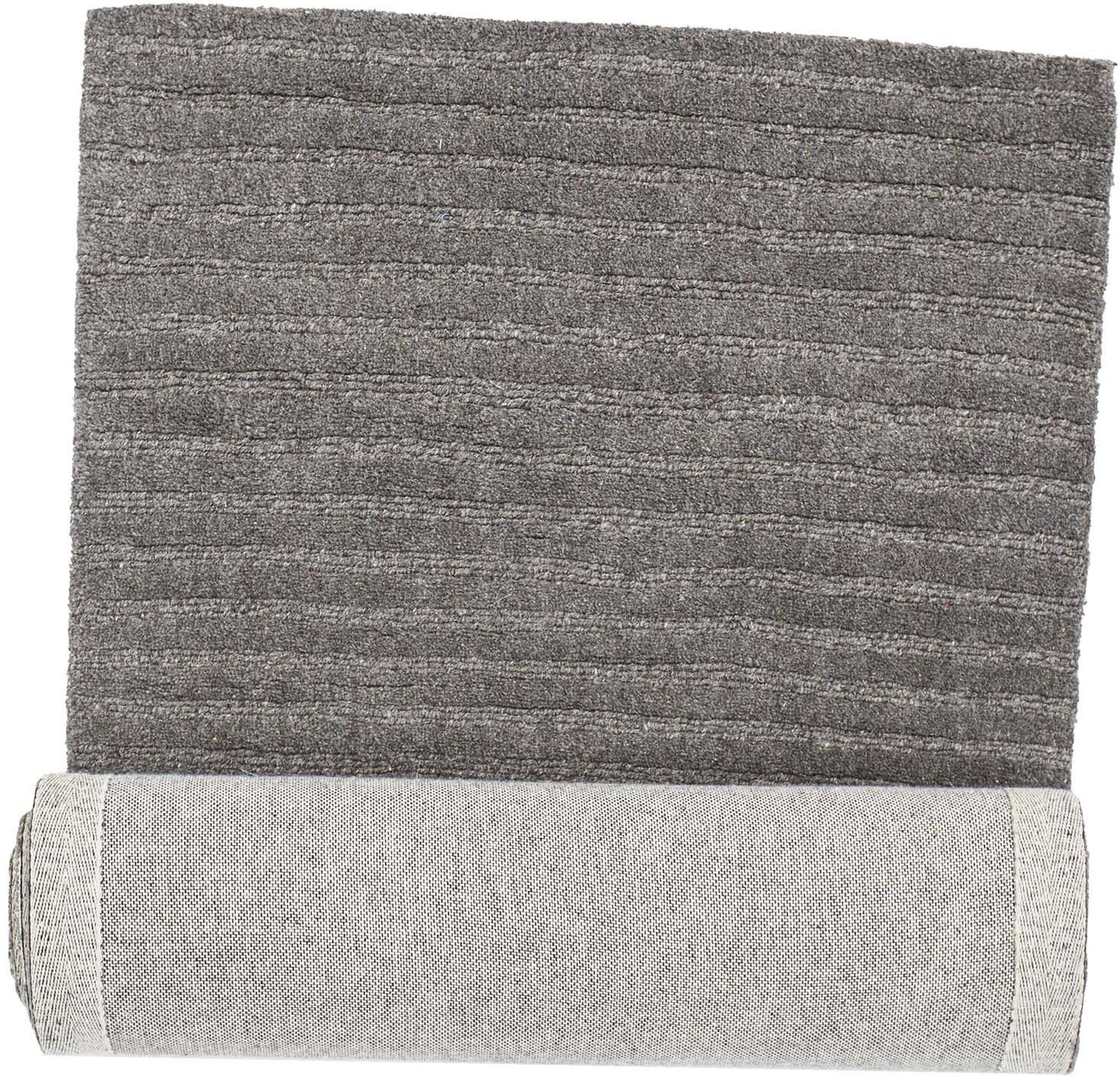 Milton Teppich in Dunkelgrau präsentiert im Onlineshop von KAQTU Design AG. Teppich ist von Venture Home