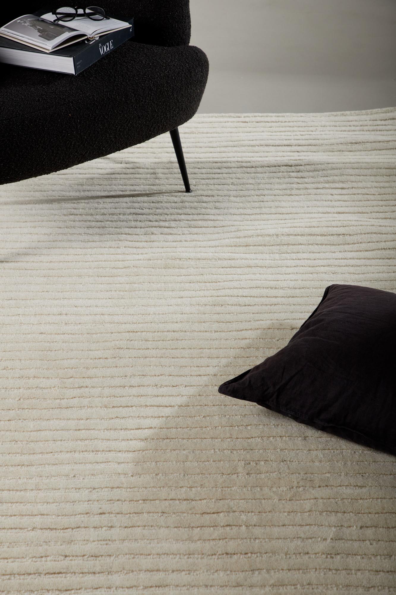 Milton Teppich in Weiss präsentiert im Onlineshop von KAQTU Design AG. Teppich ist von Venture Home