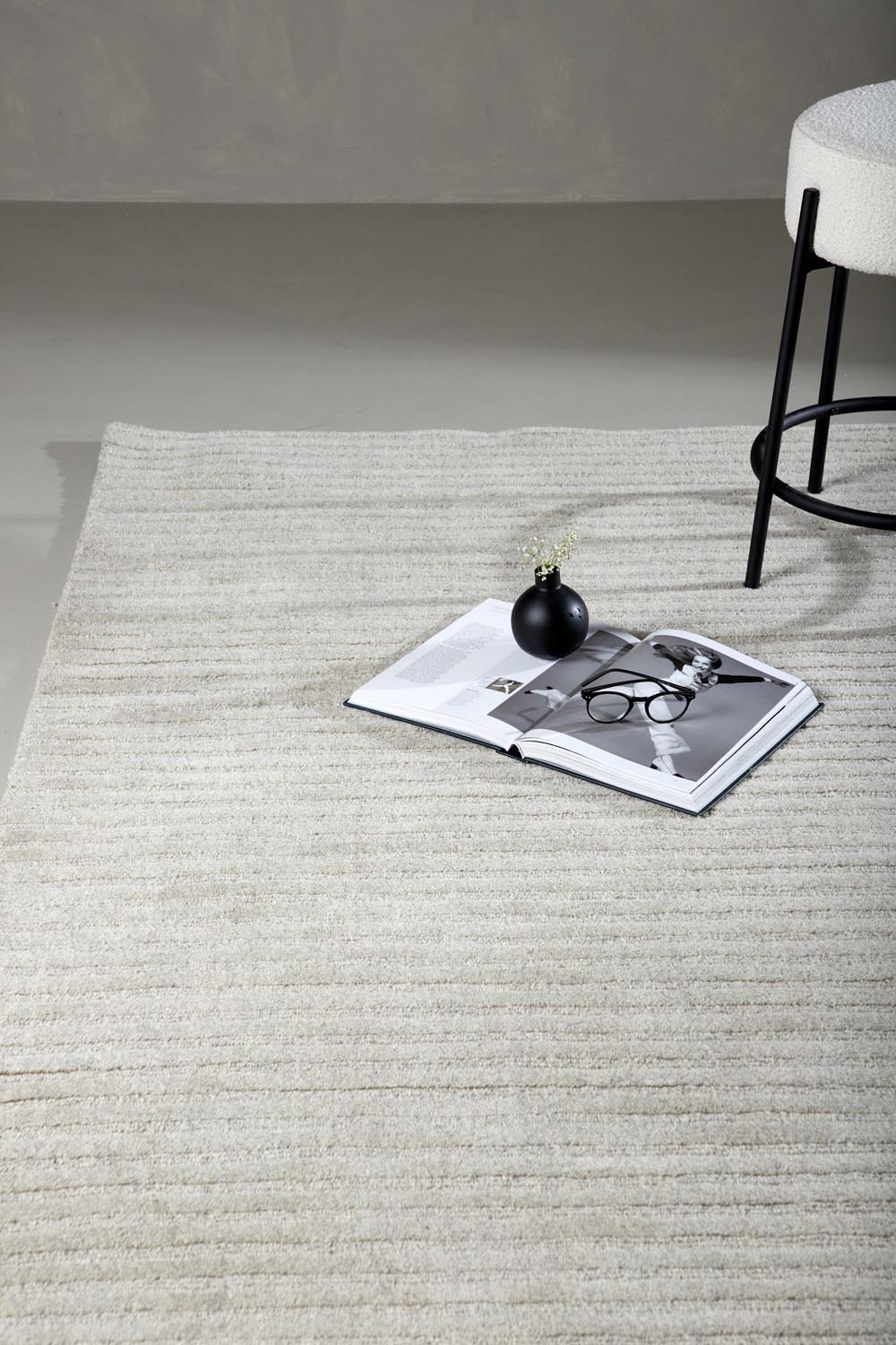 Milton Teppich in Hellgrau präsentiert im Onlineshop von KAQTU Design AG. Teppich ist von Venture Home