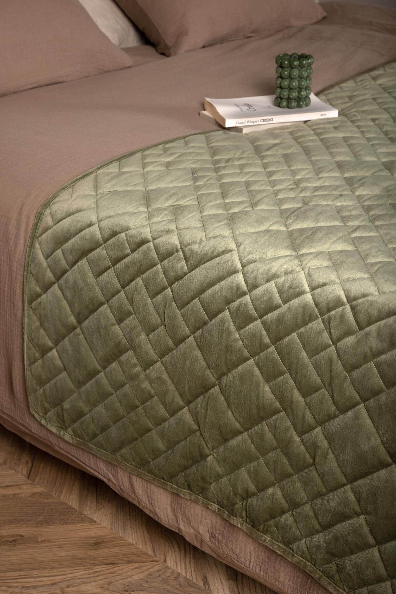 Jilly Tagesdecke in Grün präsentiert im Onlineshop von KAQTU Design AG. Bettüberwurf ist von Venture Home