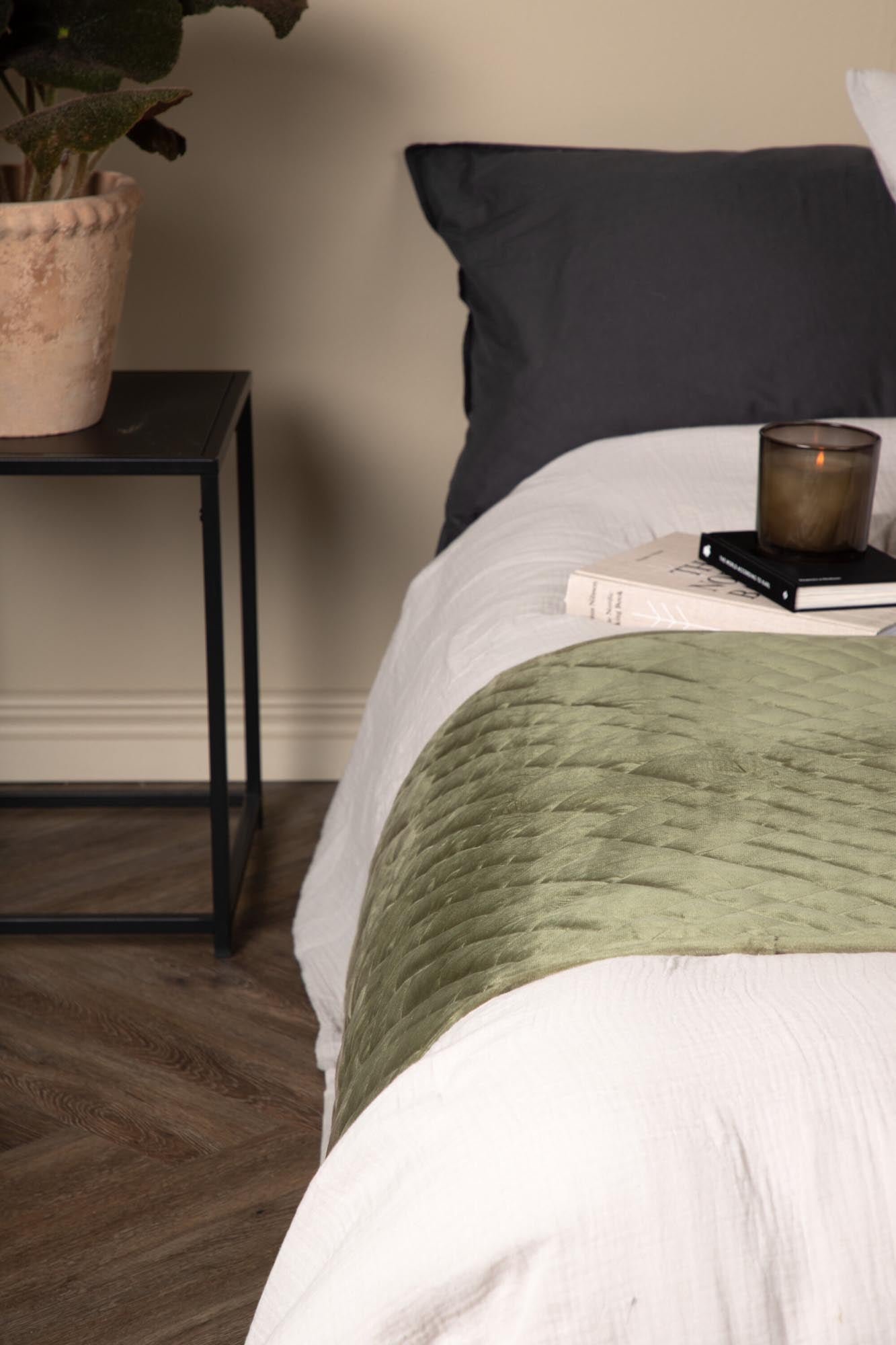 Jilly Tagesdecke in Grün präsentiert im Onlineshop von KAQTU Design AG. Bettüberwurf ist von Venture Home