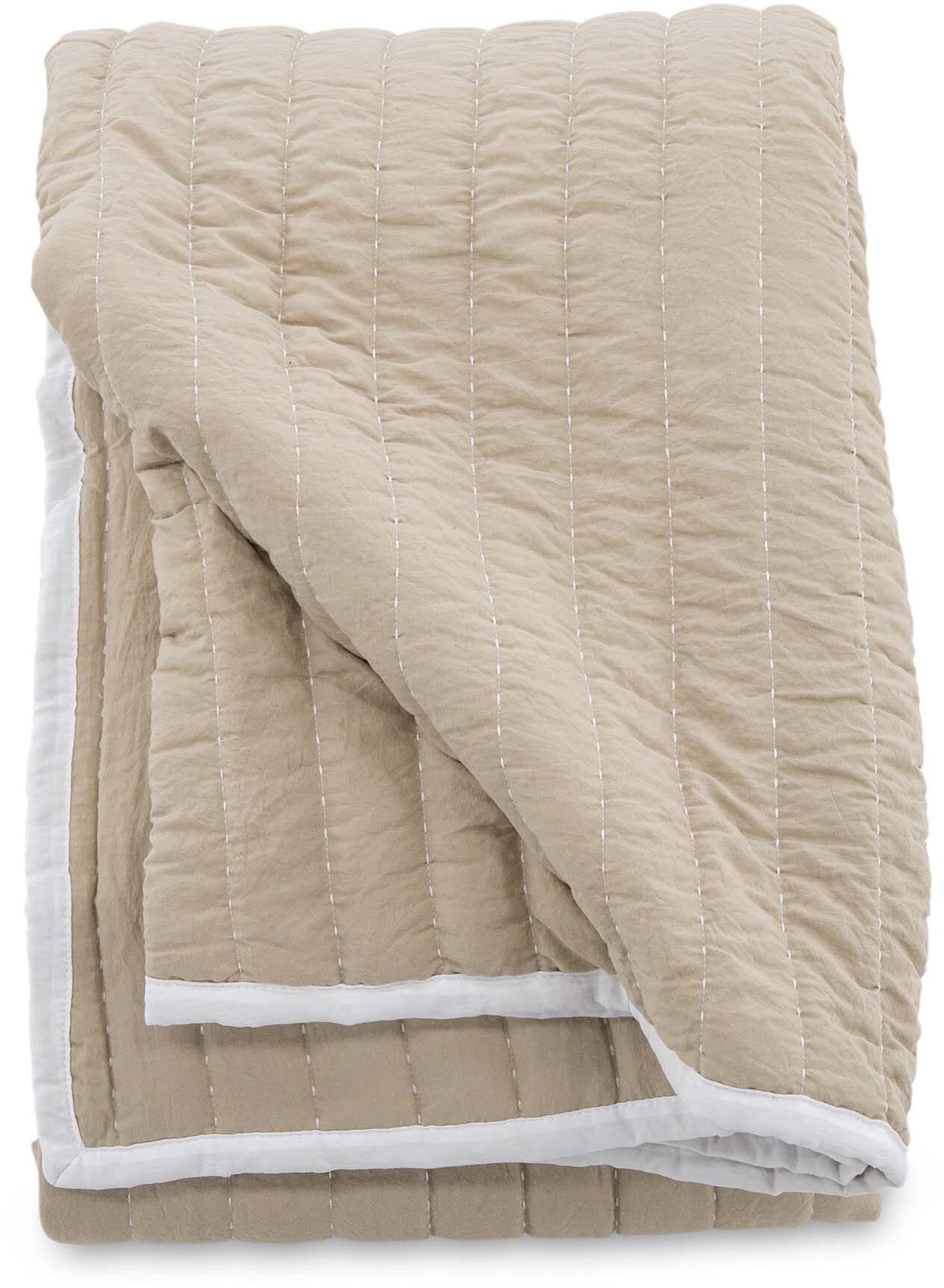 Tagesdecke Juni in Beige präsentiert im Onlineshop von KAQTU Design AG. Bettüberwurf ist von Venture Home