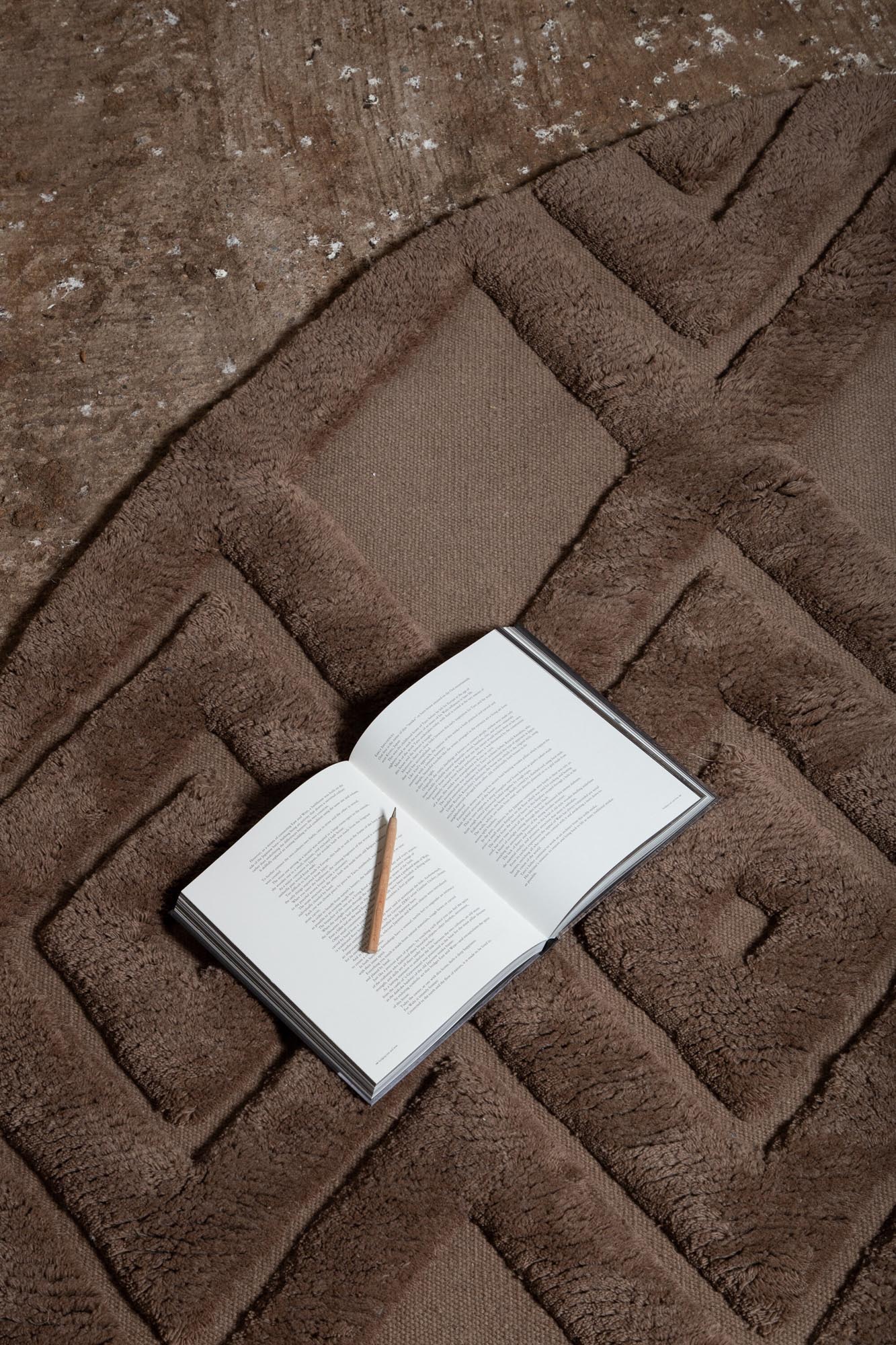 Dahlia Wool Teppich von Vind – Stilvoller Wollteppich, der jedem Raum Wärme und Eleganz verleiht. Ideal für modernes Wohnen.