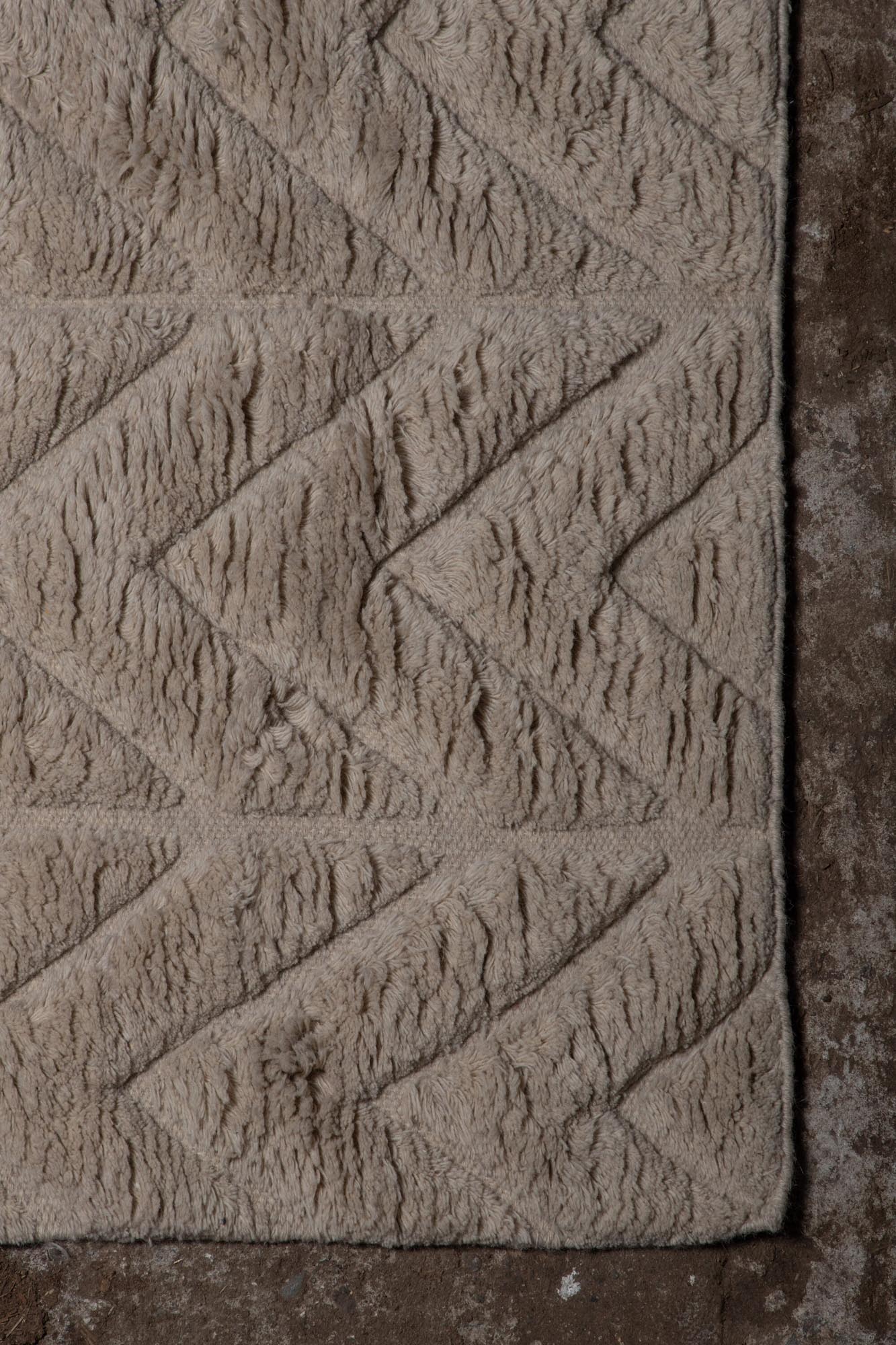 Zoe Teppich: Stilvolles Design und langlebige Wolle für jeden Raum.