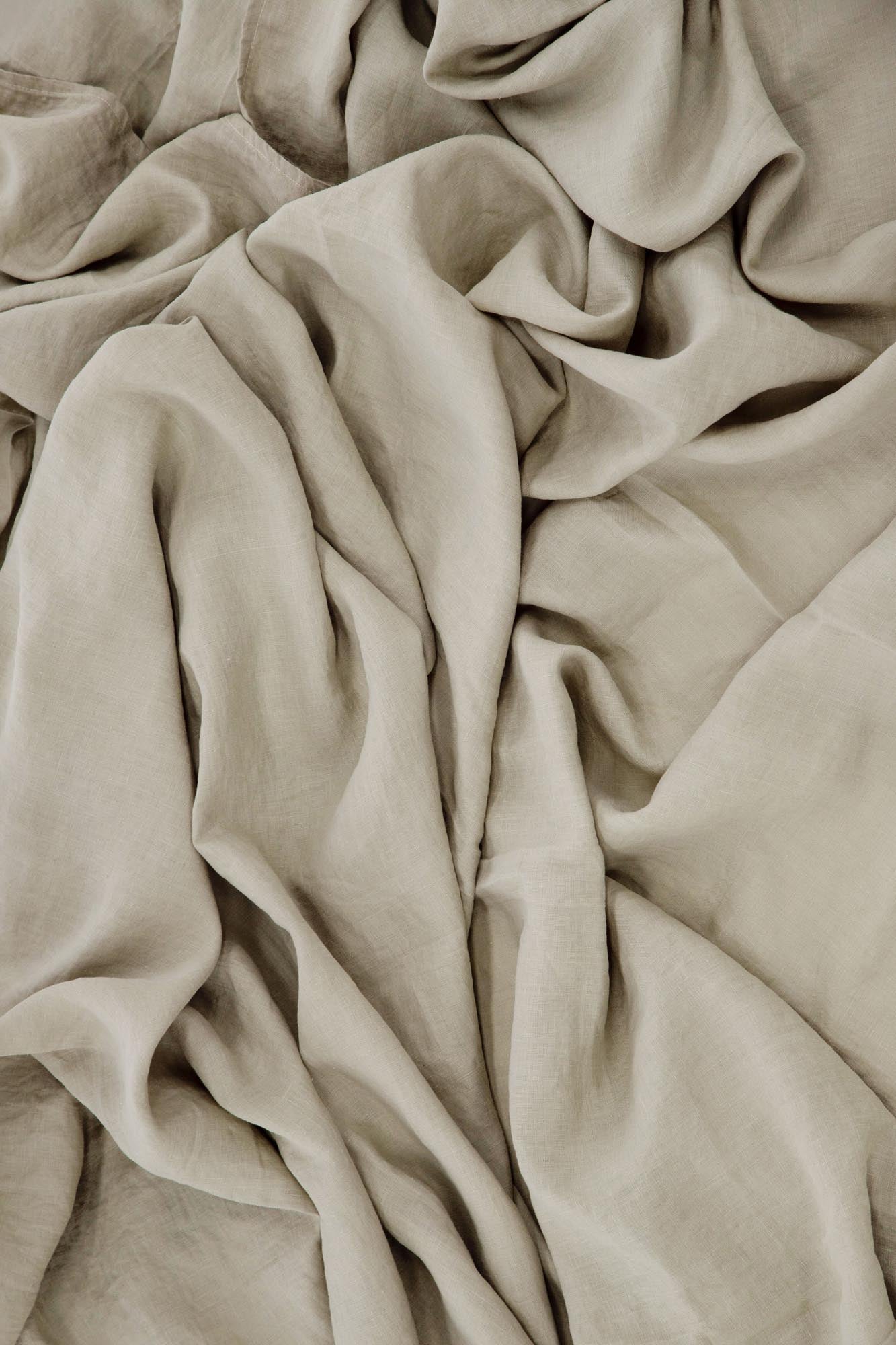 Stilvolle Milo Tagesdecke von Venture Home aus hochwertigem Leinen, ideal für gemütliche Abende und elegante Schlafzimmer.