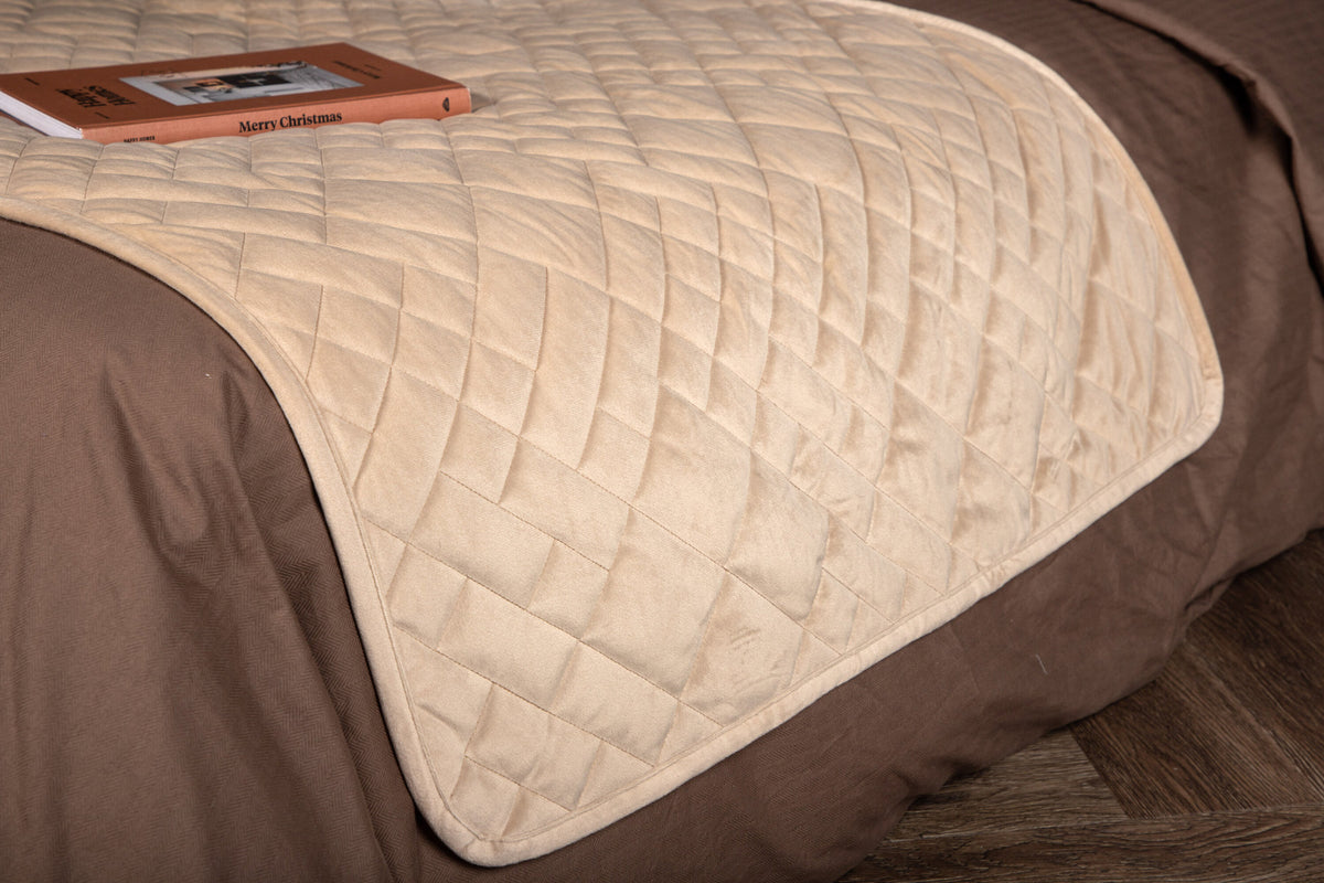 Jilly Tagesdecke in Beige präsentiert im Onlineshop von KAQTU Design AG. Bettüberwurf ist von Venture Home