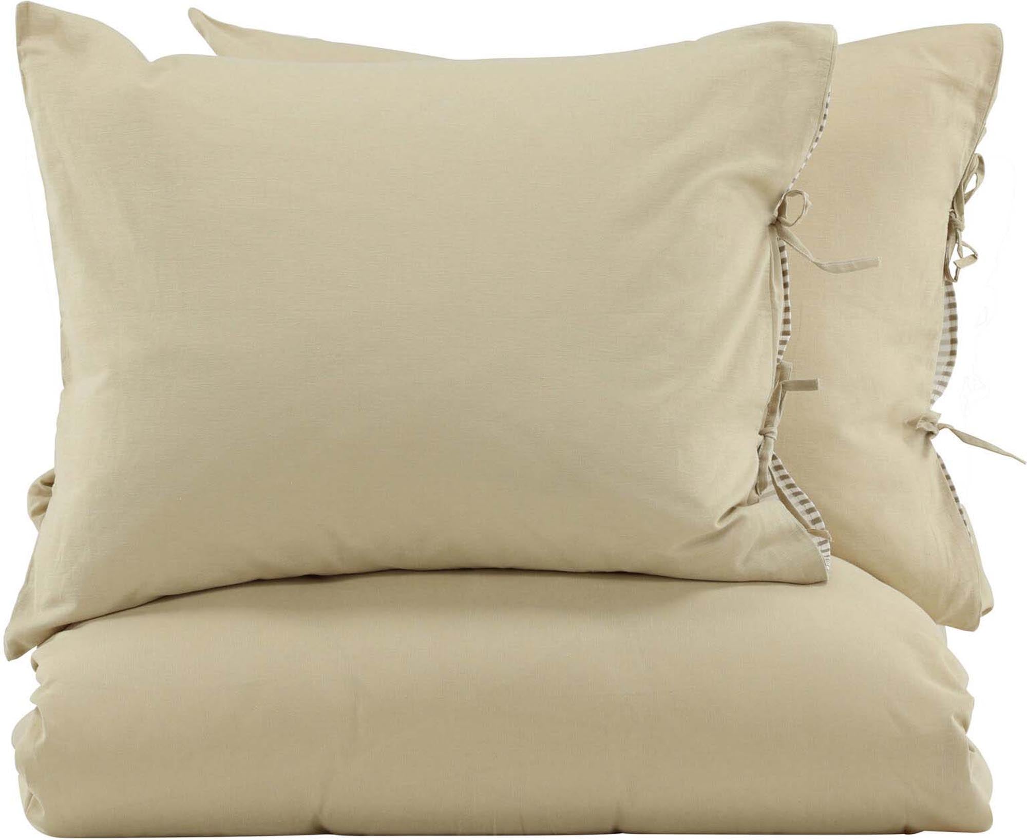 Entdecken Sie die Jenna Bettgarnitur von Venture Home: Elegantes Design, atmungsaktive Baumwolle und romantische Schnürsenkel für höchsten Schlafkomfort.