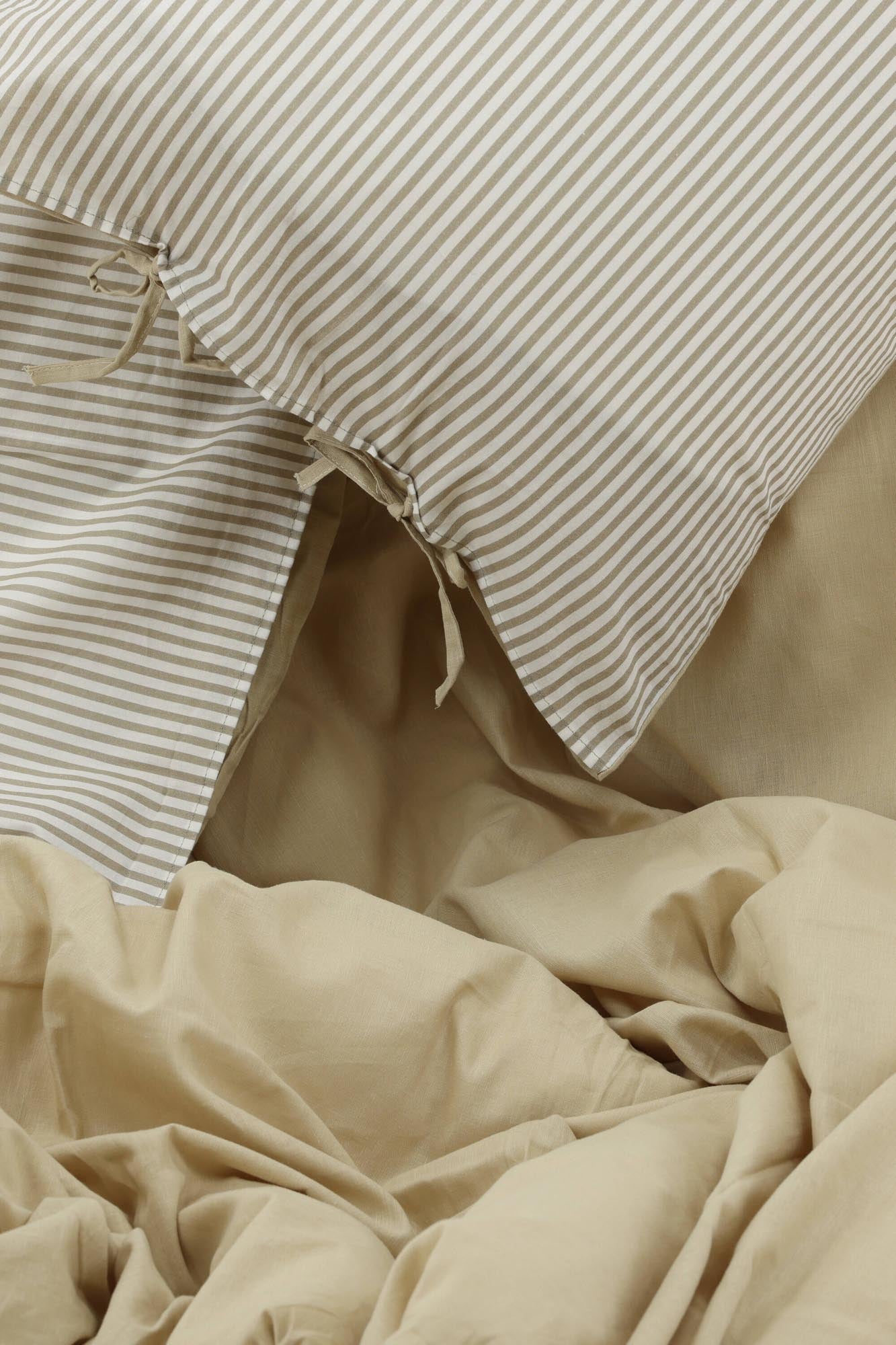 Stilvolle Jenna Bettgarnitur von Venture Home: Hochwertige Baumwolle, vielseitiges Design und romantische Details für Ihr Schlafzimmer.