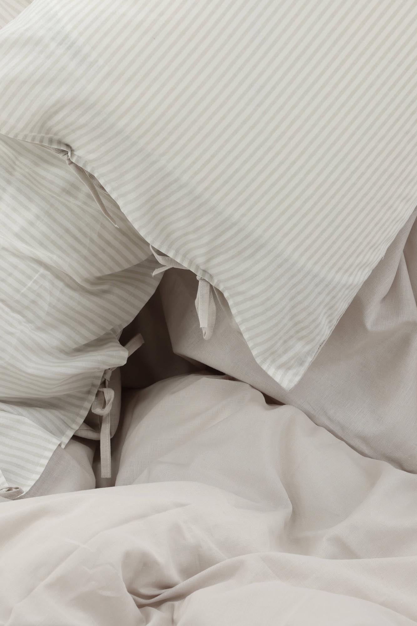 Verleihen Sie Ihrem Schlafzimmer mit der Jenna Bettgarnitur von Venture Home einen Hauch von Stil und Komfort. Hochwertige Baumwolle, vielseitiges Design!