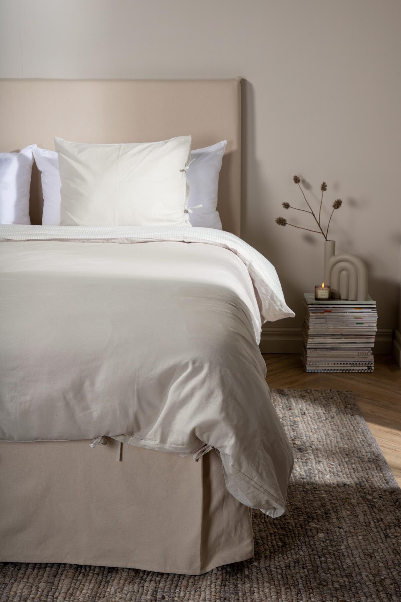 Elegante Jenna Bettgarnitur von Venture Home für erholsame Nächte.