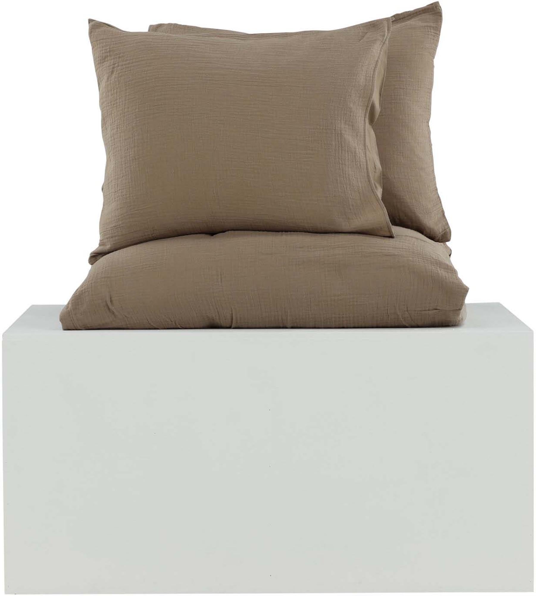 Mila Bettgarnitur in Braun präsentiert im Onlineshop von KAQTU Design AG. Bettwäsche ist von Venture Home