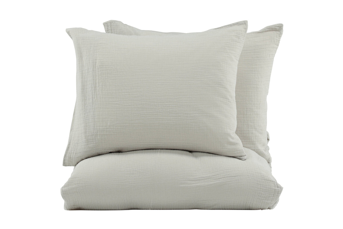 Mila Bettgarnitur in Hellgrau präsentiert im Onlineshop von KAQTU Design AG. Bettwäsche ist von Venture Home