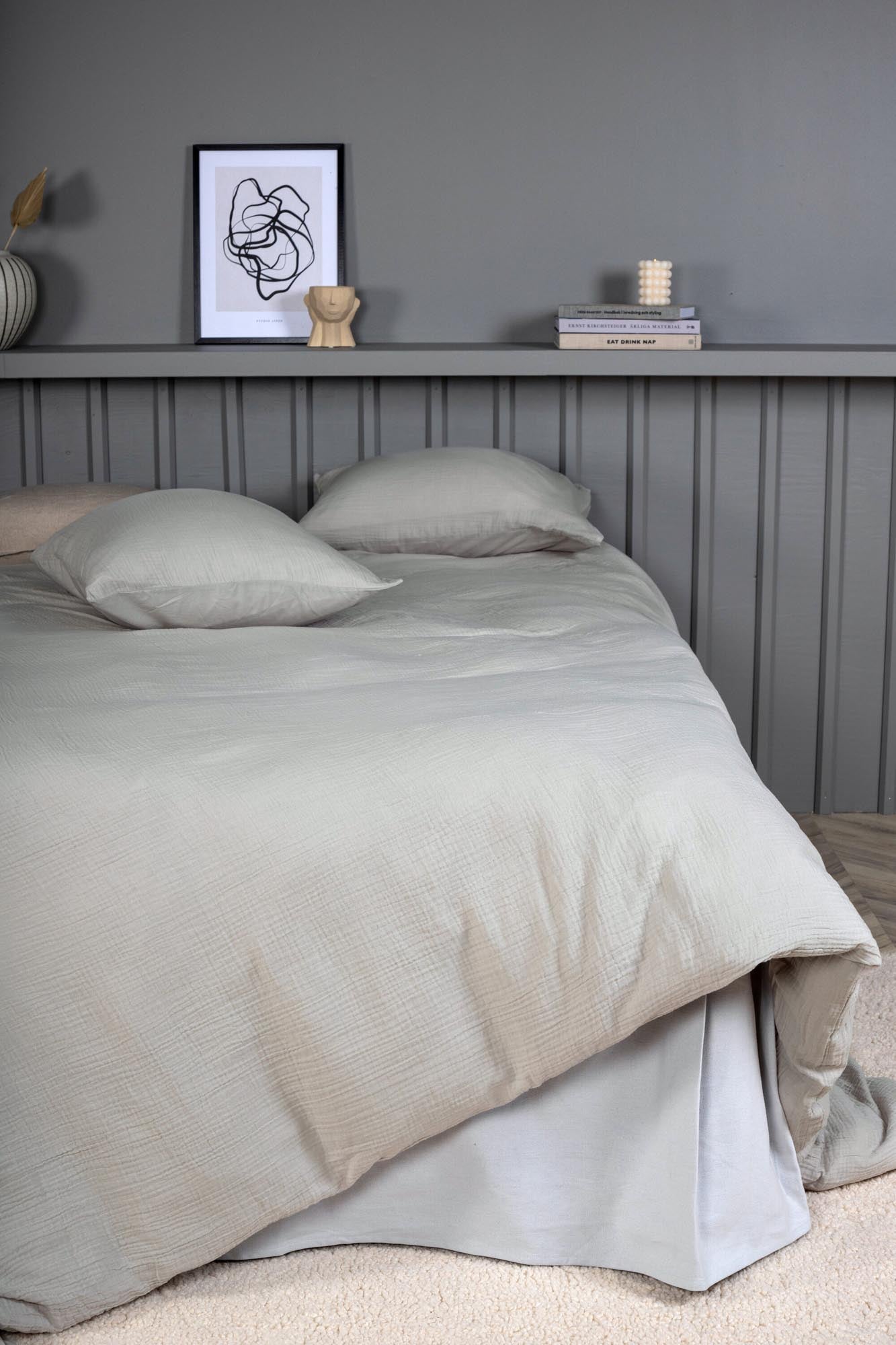 Mila Bettgarnitur in Hellgrau präsentiert im Onlineshop von KAQTU Design AG. Bettwäsche ist von Venture Home