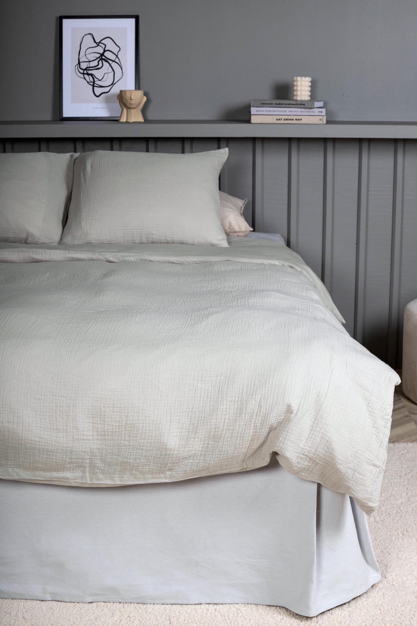 Mila Bettgarnitur in Hellgrau präsentiert im Onlineshop von KAQTU Design AG. Bettwäsche ist von Venture Home
