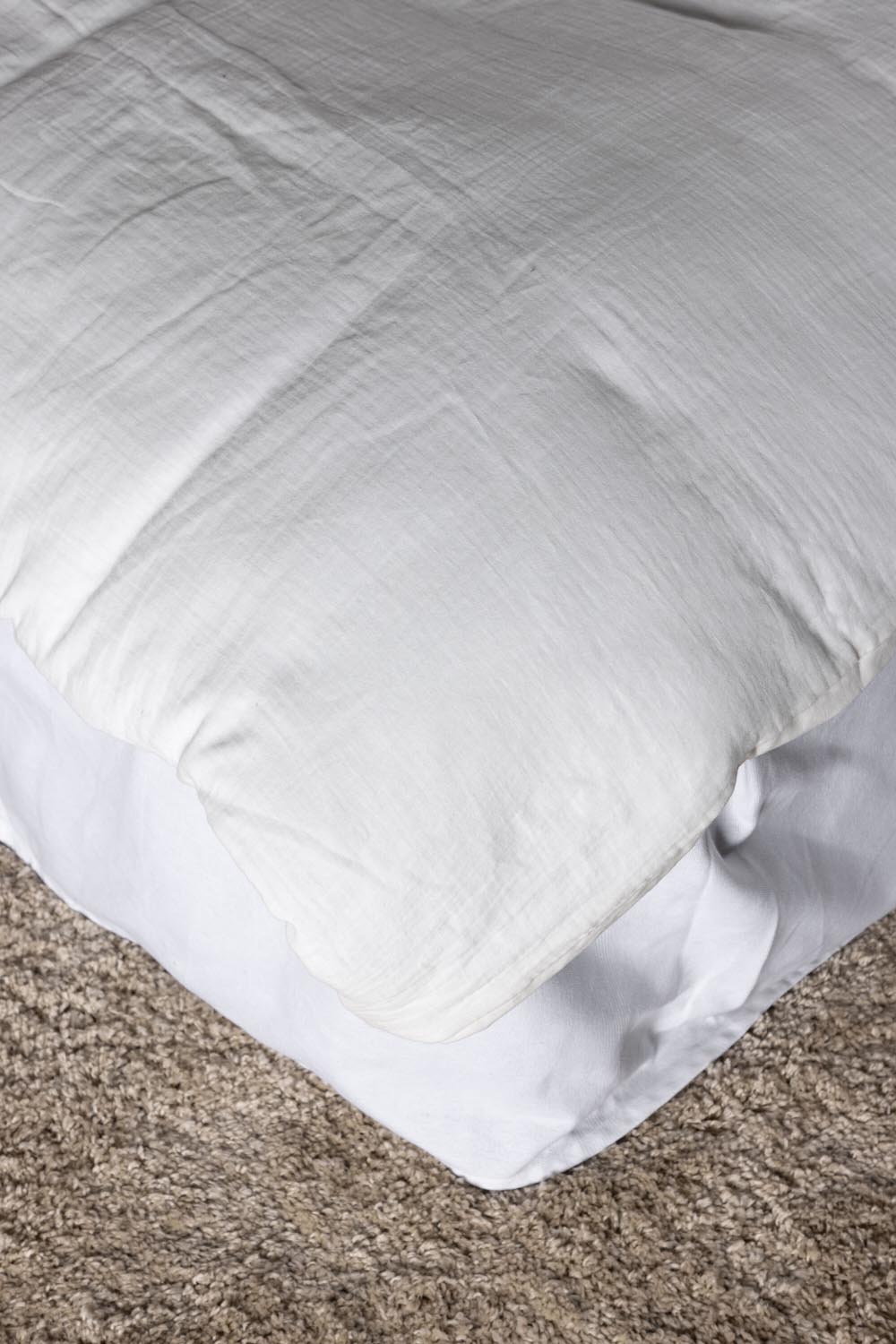 Mila Bettgarnitur Kombo in Weiss präsentiert im Onlineshop von KAQTU Design AG. Bettwäsche ist von Venture Home