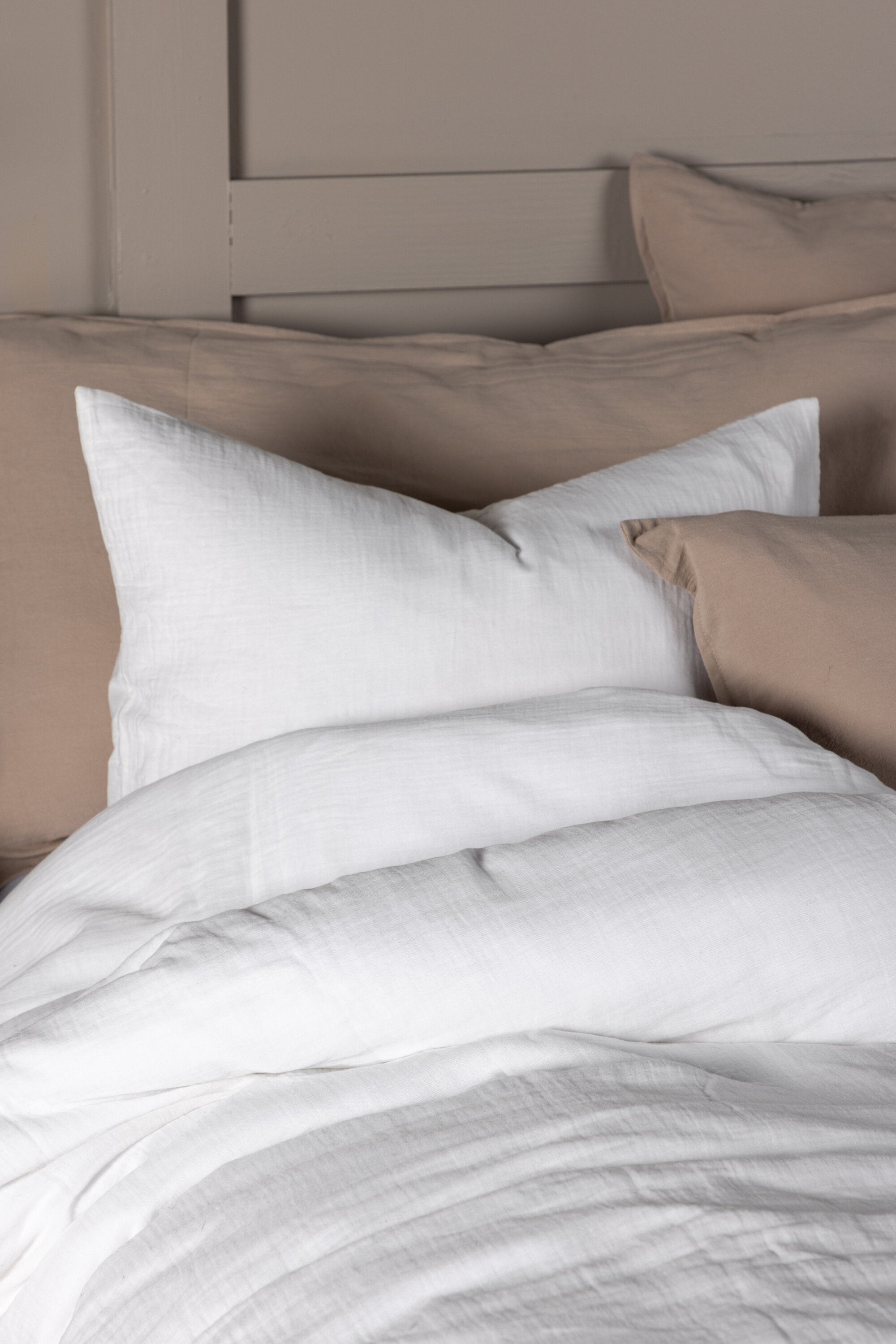 Mila Bettgarnitur Kombo in Weiss präsentiert im Onlineshop von KAQTU Design AG. Bettwäsche ist von Venture Home