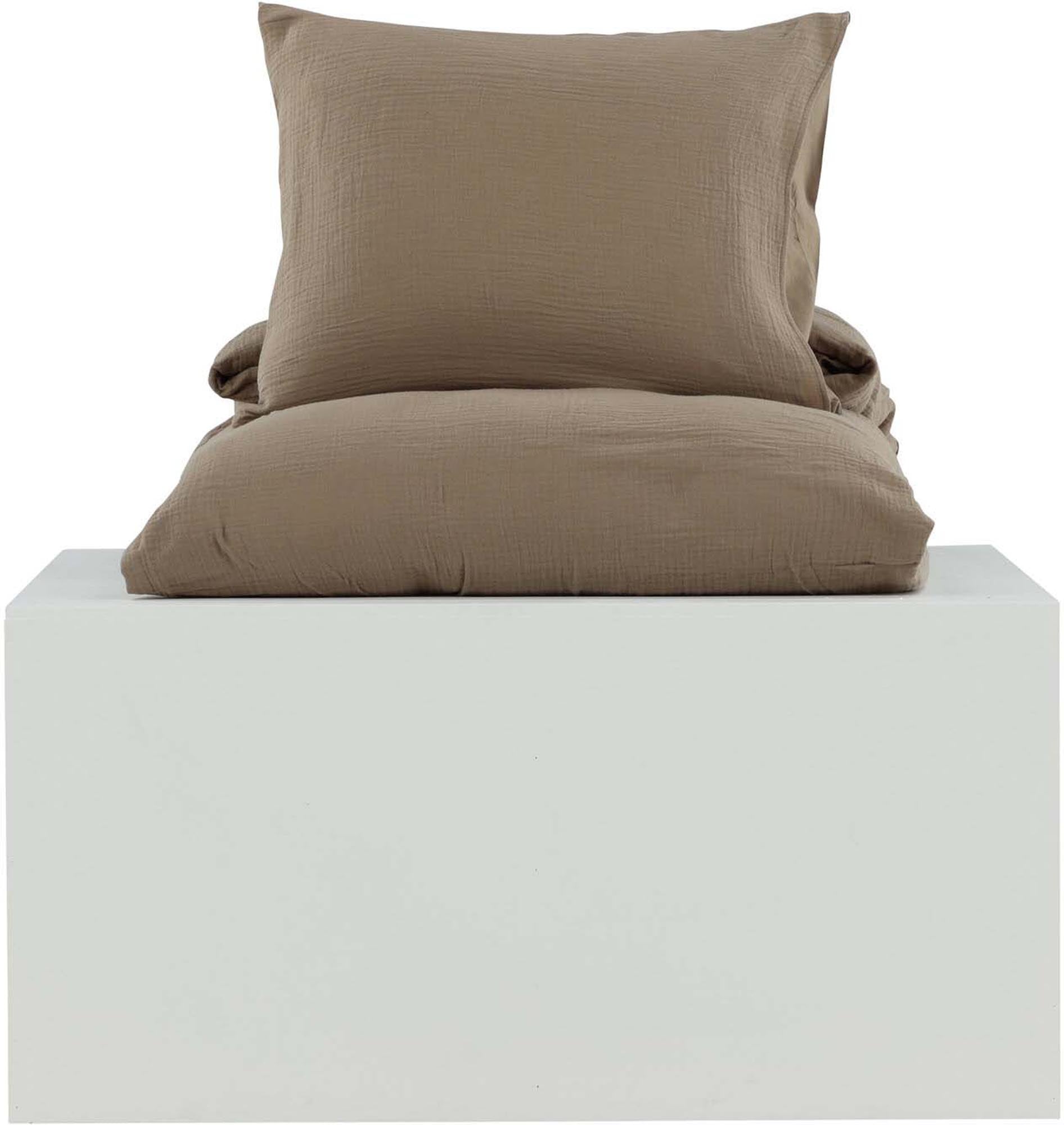 Mila Bettgarnitur in Braun präsentiert im Onlineshop von KAQTU Design AG. Bettwäsche ist von Venture Home