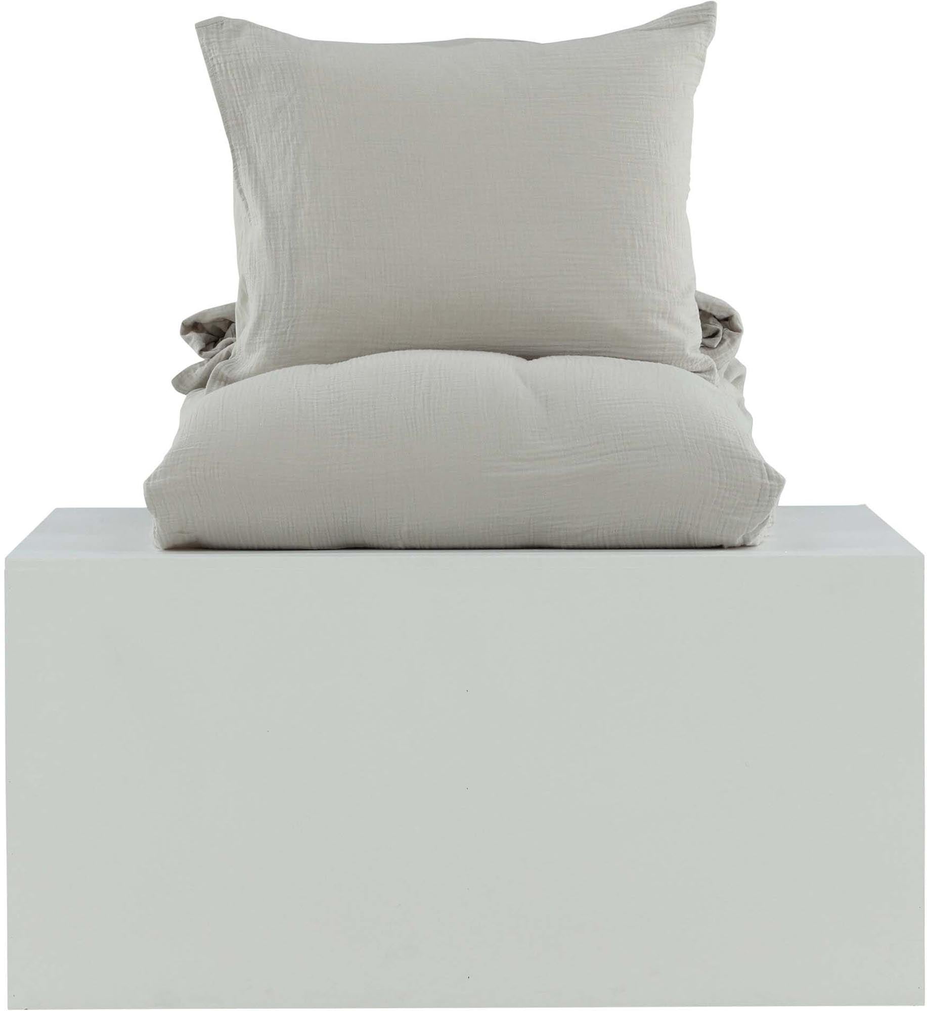 Mila Bettgarnitur in Hellgrau präsentiert im Onlineshop von KAQTU Design AG. Bettwäsche ist von Venture Home