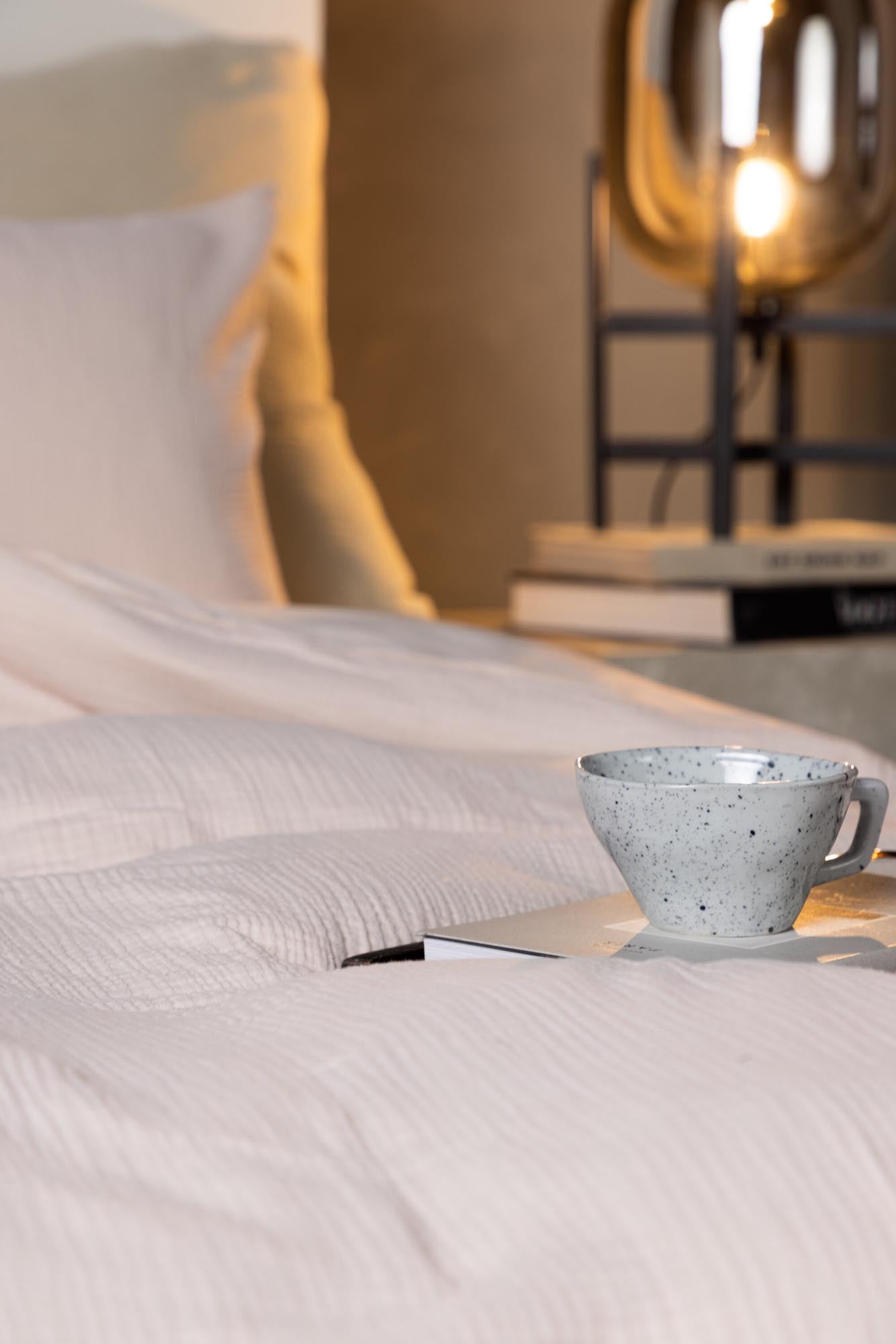 Entdecken Sie die Mila Bettgarnitur Kombo von Venture Home – stilvolle, atmungsaktive Baumwollbettwäsche für erholsamen Schlaf und elegantes Ambiente.