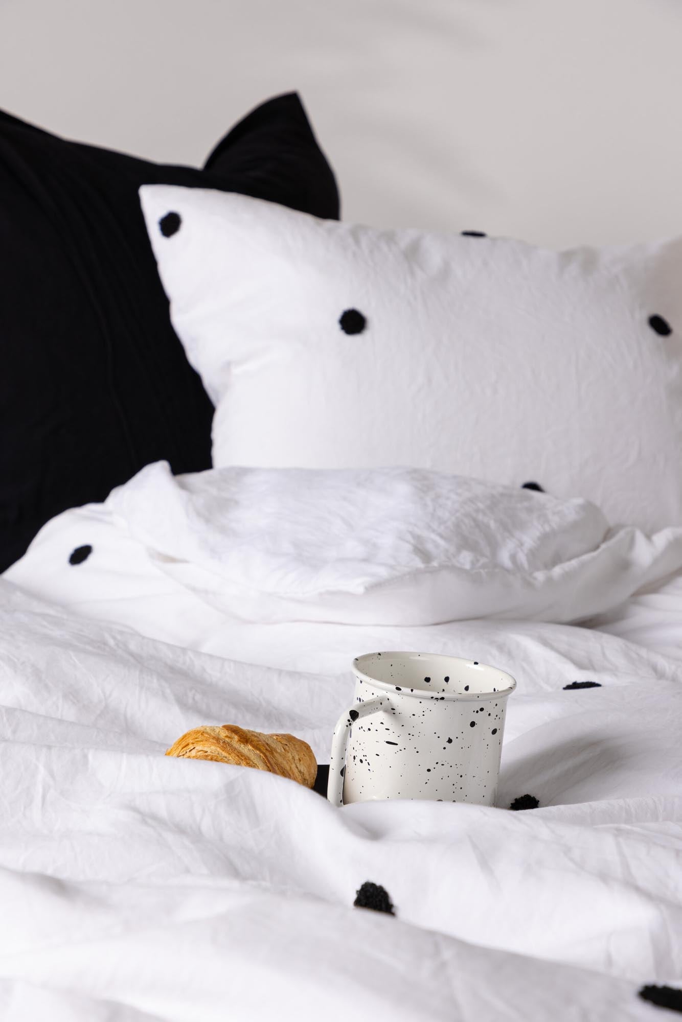 Loke Bettgarnitur in Weiss präsentiert im Onlineshop von KAQTU Design AG. Bettwäsche ist von Venture Home