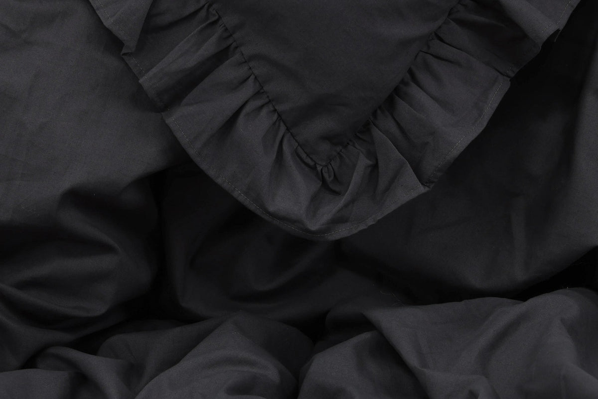 Levi Bettgarnitur in Anthrazit präsentiert im Onlineshop von KAQTU Design AG. Bettwäsche ist von Venture Home