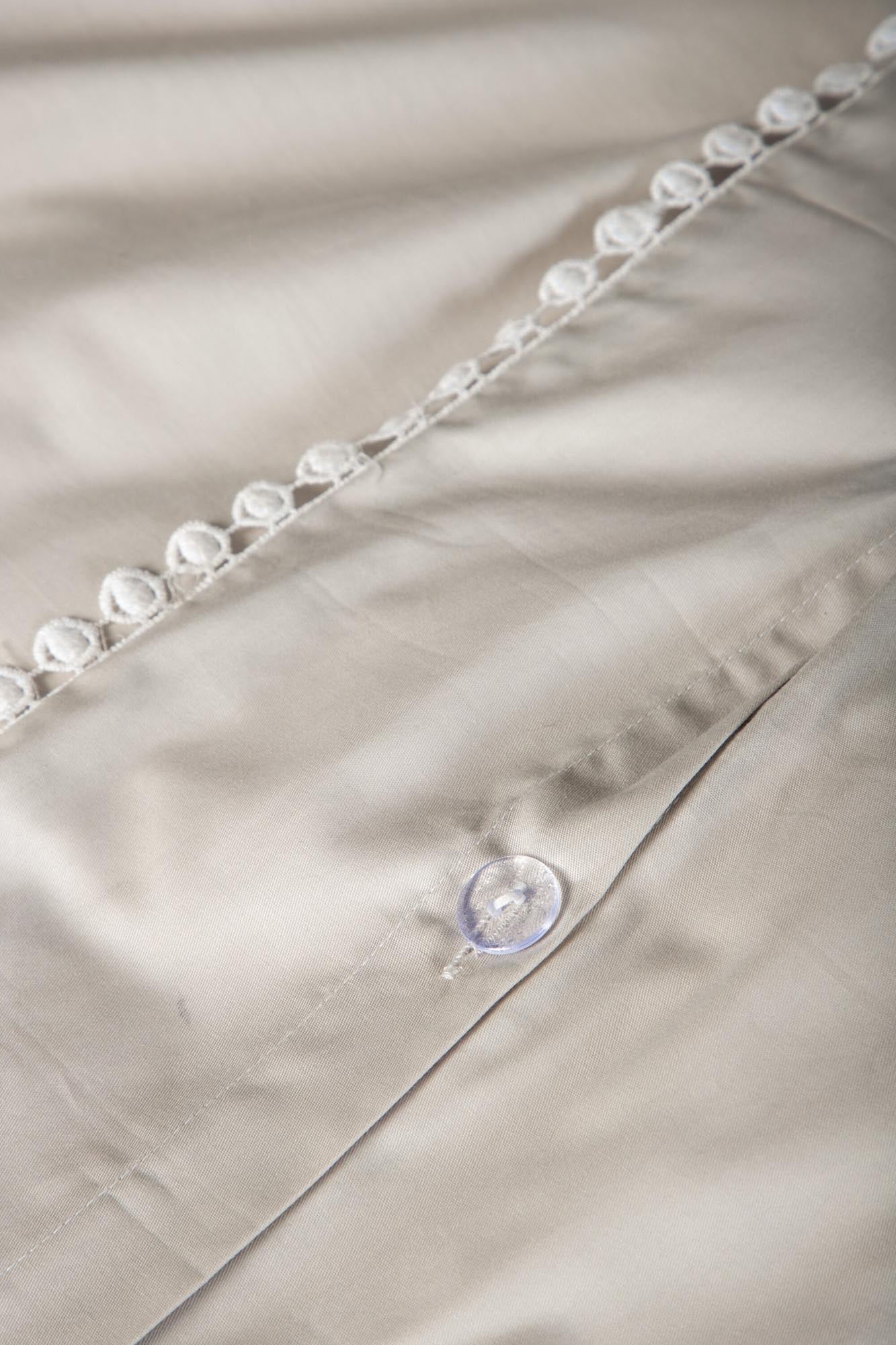 Stilvolle Livia Bettgarnitur von Venture Home: Atmungsaktiver Baumwollsatin für besten Schlafkomfort und elegante Schlafzimmergestaltung.