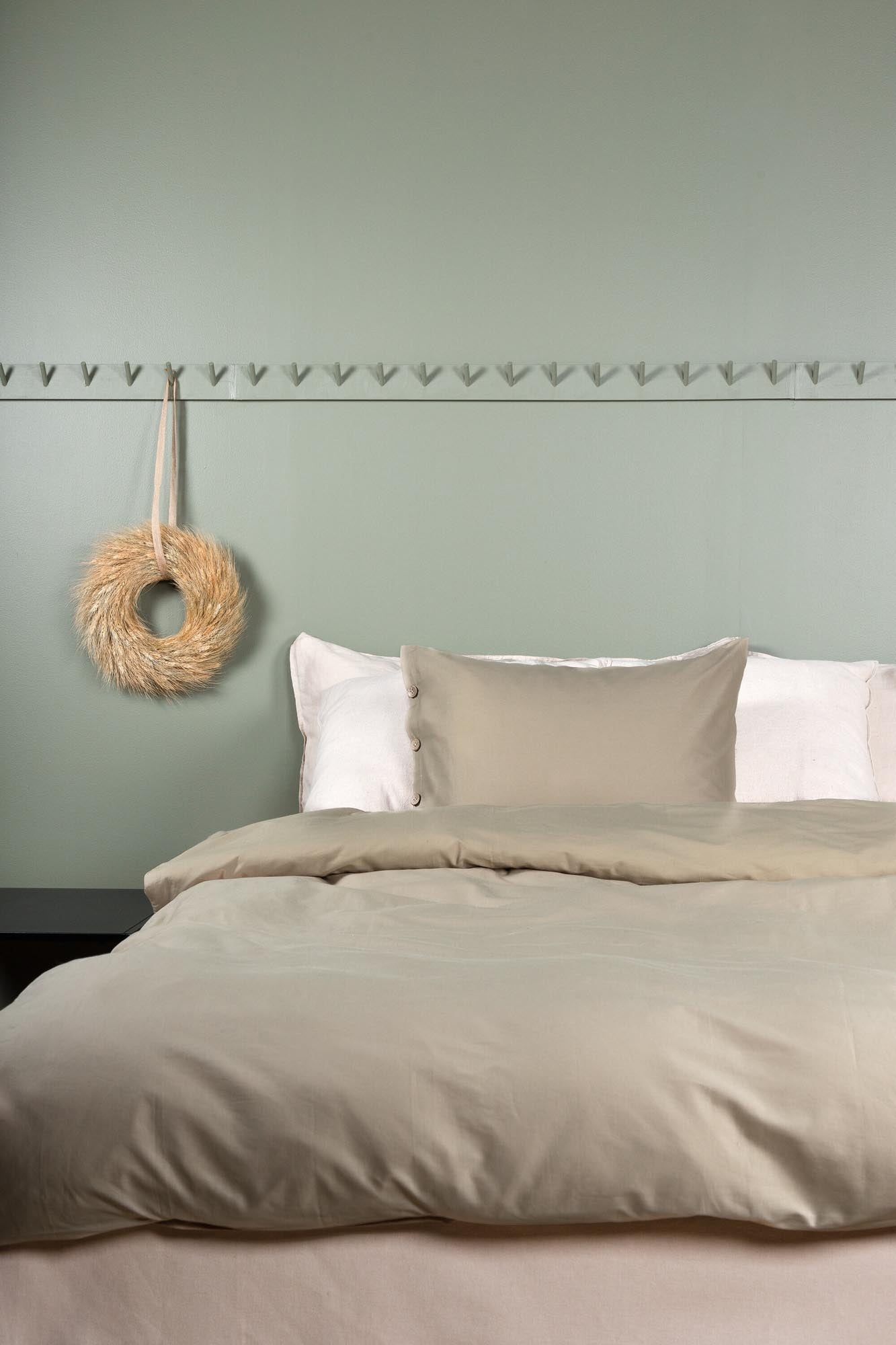 Entdecken Sie das Joar Bettwäsche Set von Venture Home: Elegante Sandtöne, hochwertige Baumwolle und einfache Pflege für erholsamen Schlaf.