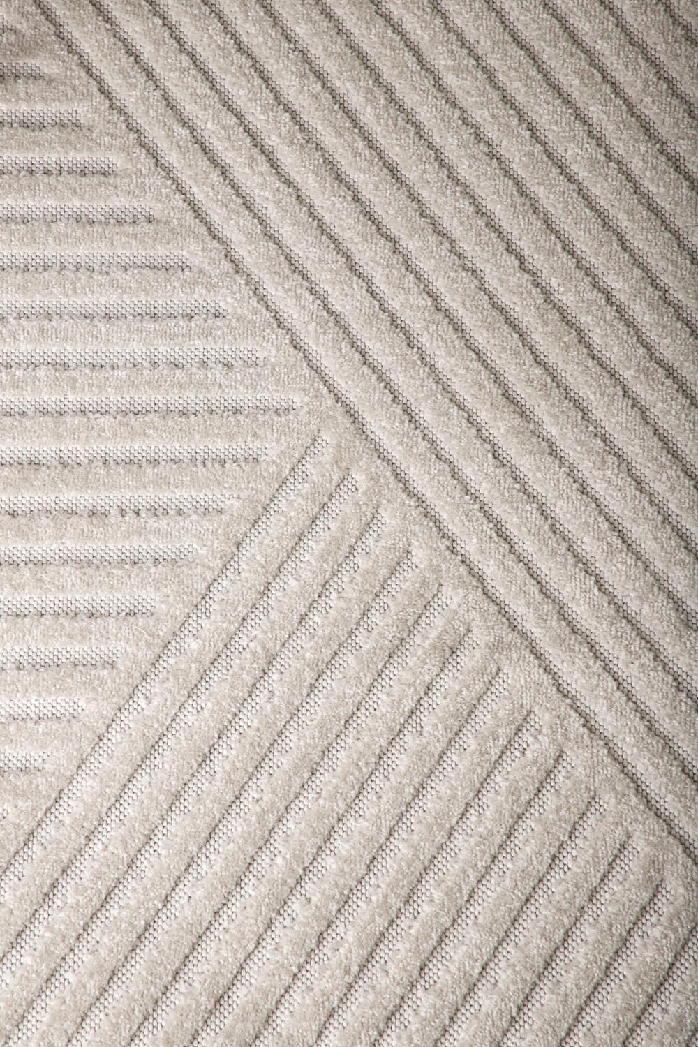 Aron Teppich in Weiss präsentiert im Onlineshop von KAQTU Design AG. Teppich ist von Venture Home