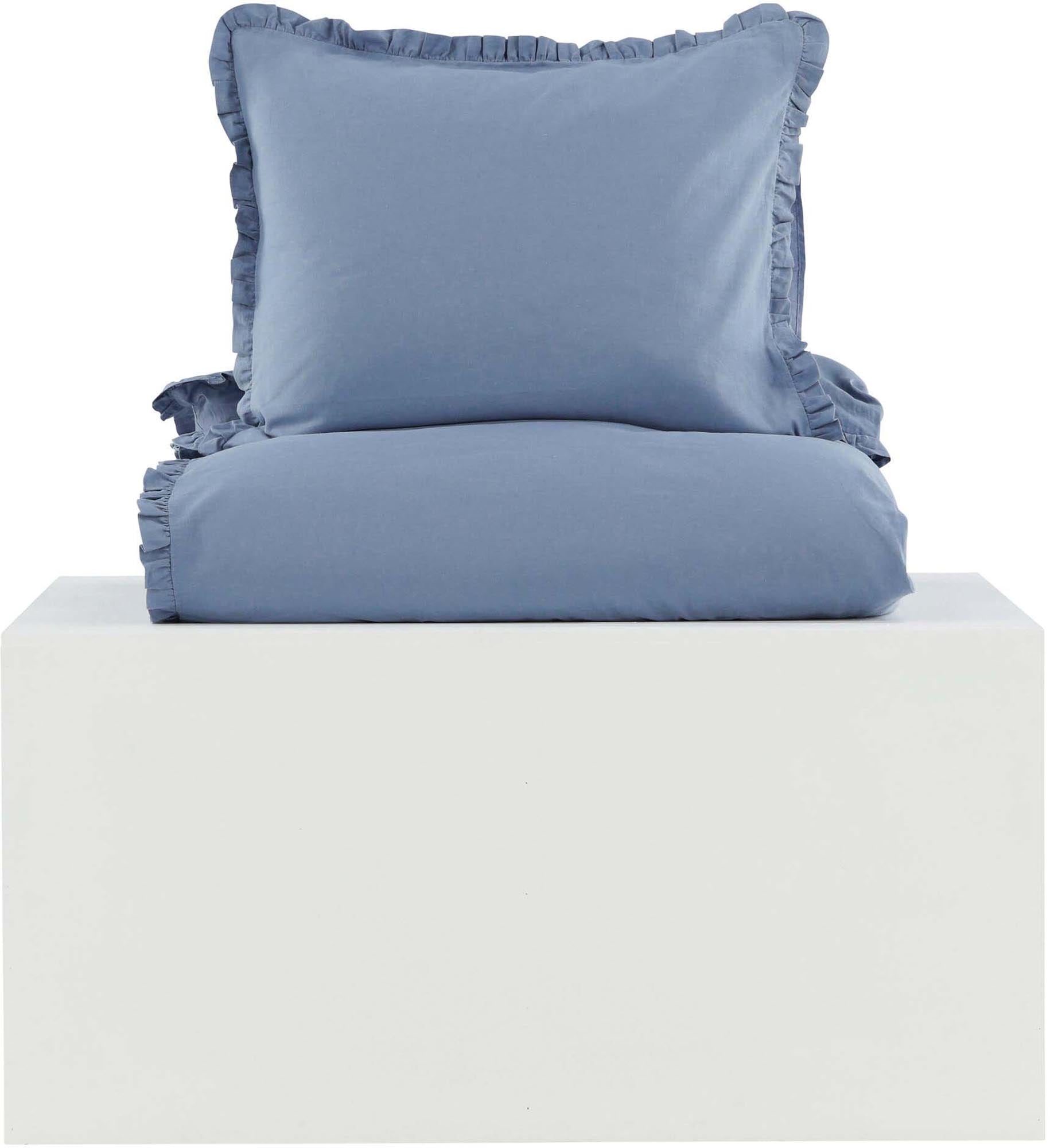 Lias Bettgarnitur in Blau präsentiert im Onlineshop von KAQTU Design AG. Bettwäsche ist von Venture Home