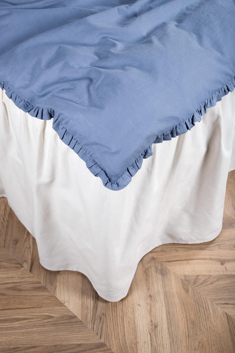 Lias Bettgarnitur in Blau präsentiert im Onlineshop von KAQTU Design AG. Bettwäsche ist von Venture Home