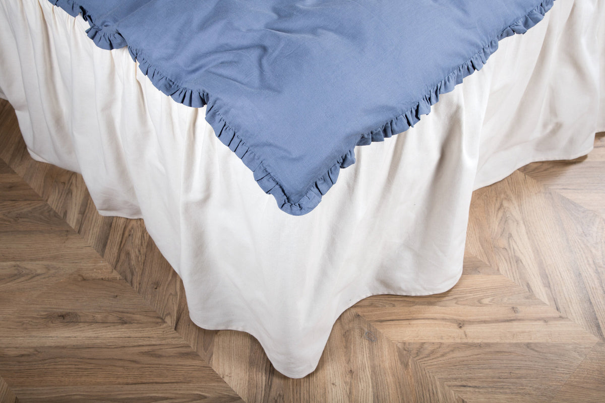 Lias Bettgarnitur in Blau präsentiert im Onlineshop von KAQTU Design AG. Bettwäsche ist von Venture Home