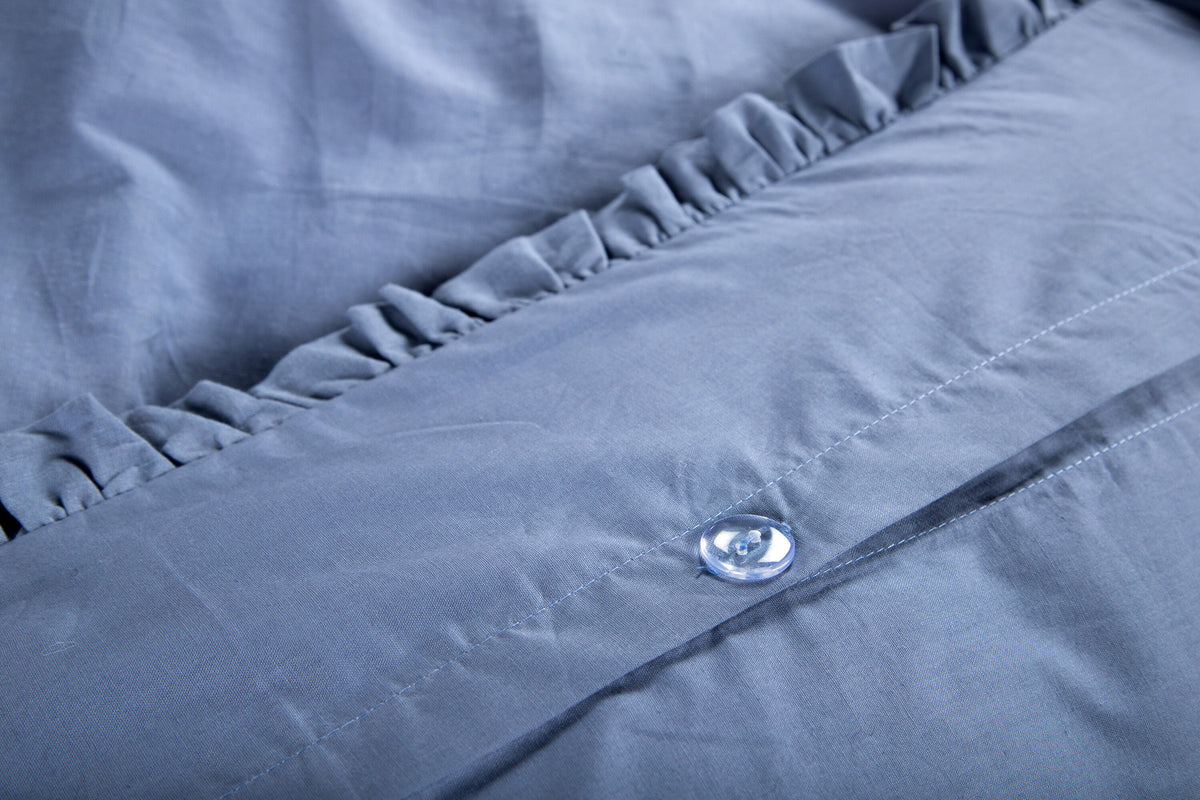 Lias Bettgarnitur in Blau präsentiert im Onlineshop von KAQTU Design AG. Bettwäsche ist von Venture Home