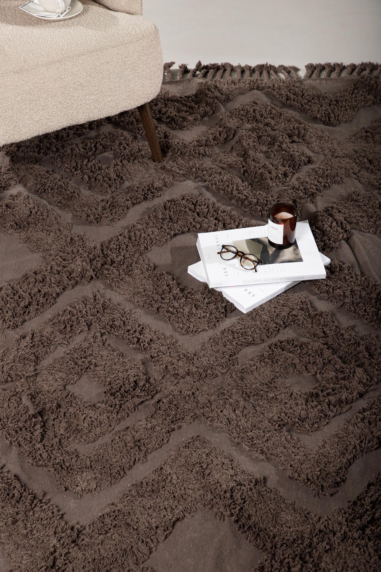 Hilma Teppich in Braun präsentiert im Onlineshop von KAQTU Design AG. Teppich ist von Venture Home