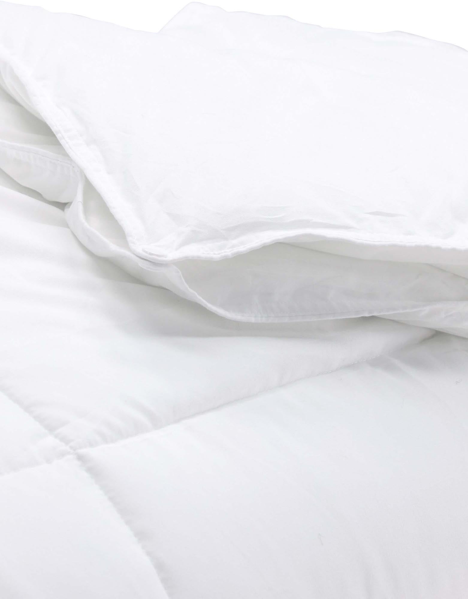 Selma Bettdecke von Venture Home: Kuschelig, langlebig und pflegeleicht für traumhafte Nächte in Ihrem Schlafzimmer.