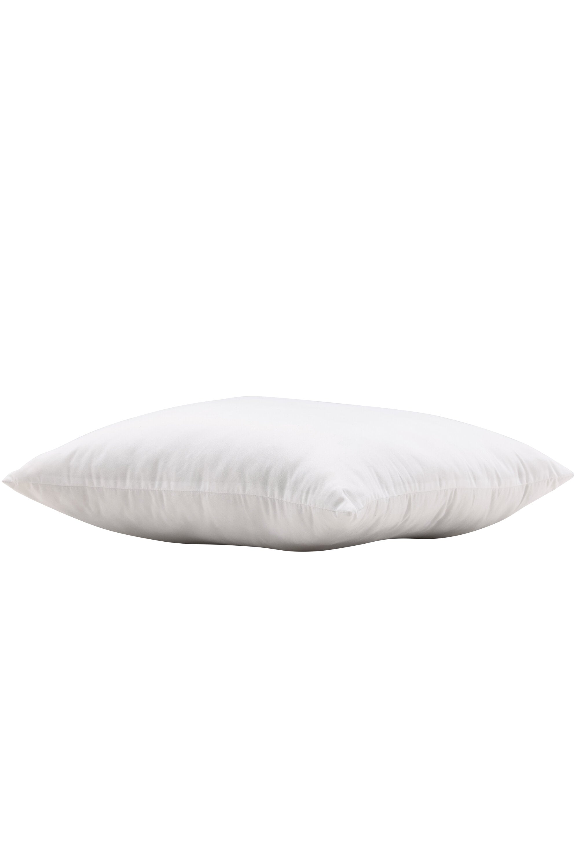 Wilma Innenkissen in Weiss präsentiert im Onlineshop von KAQTU Design AG. Kissenfüllung ist von Venture Home