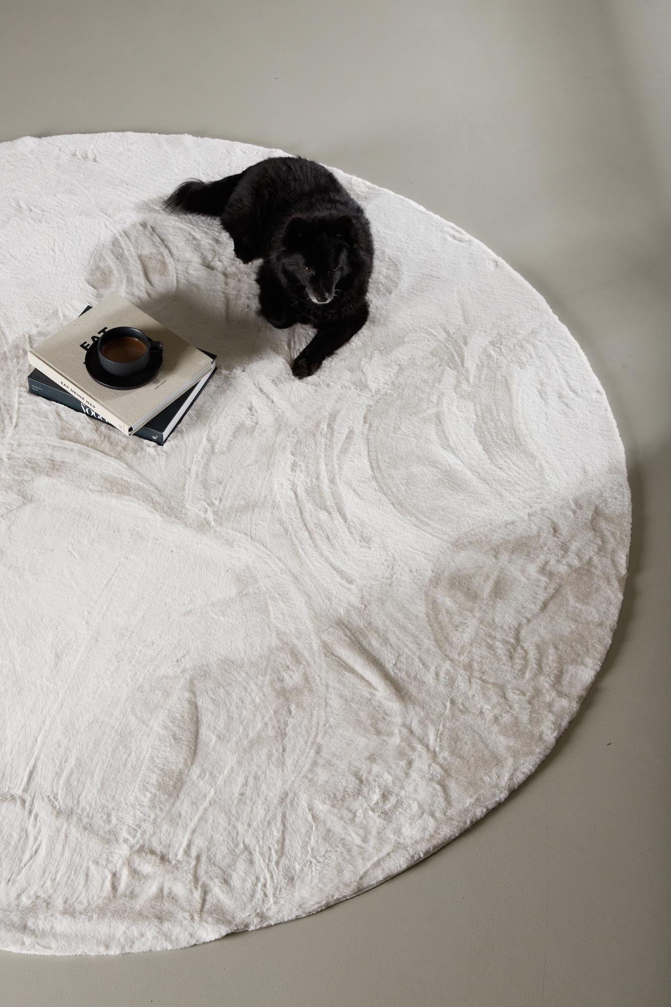 Runder Nina Teppich von Venture Home: Stilvoller Akzent in Weiss.