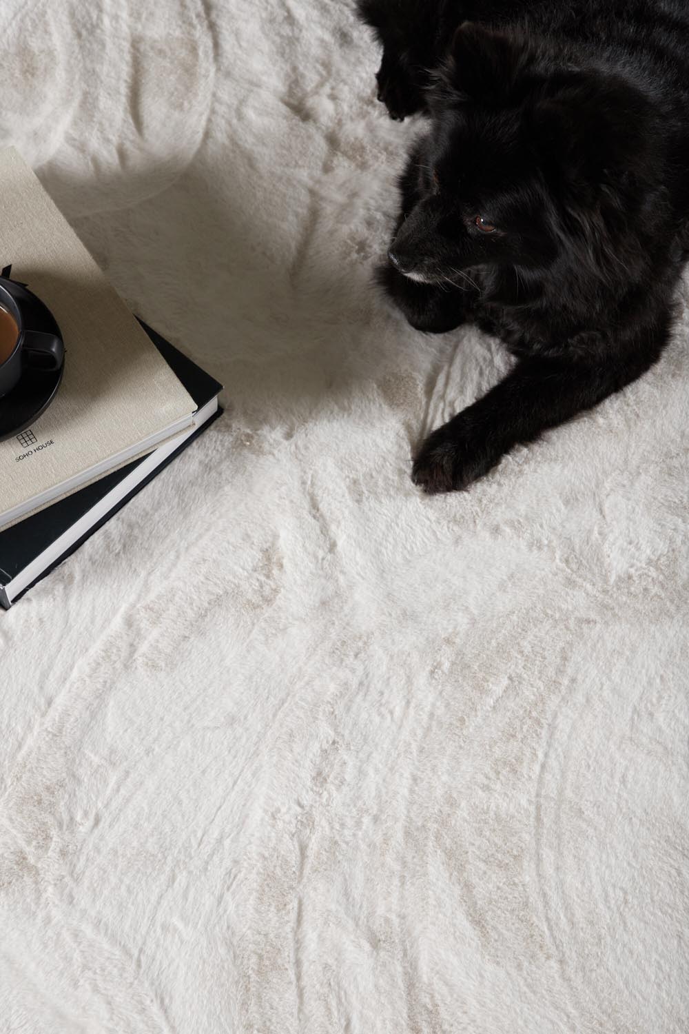 Nina Teppich rund in Weiss präsentiert im Onlineshop von KAQTU Design AG. Teppich ist von Venture Home