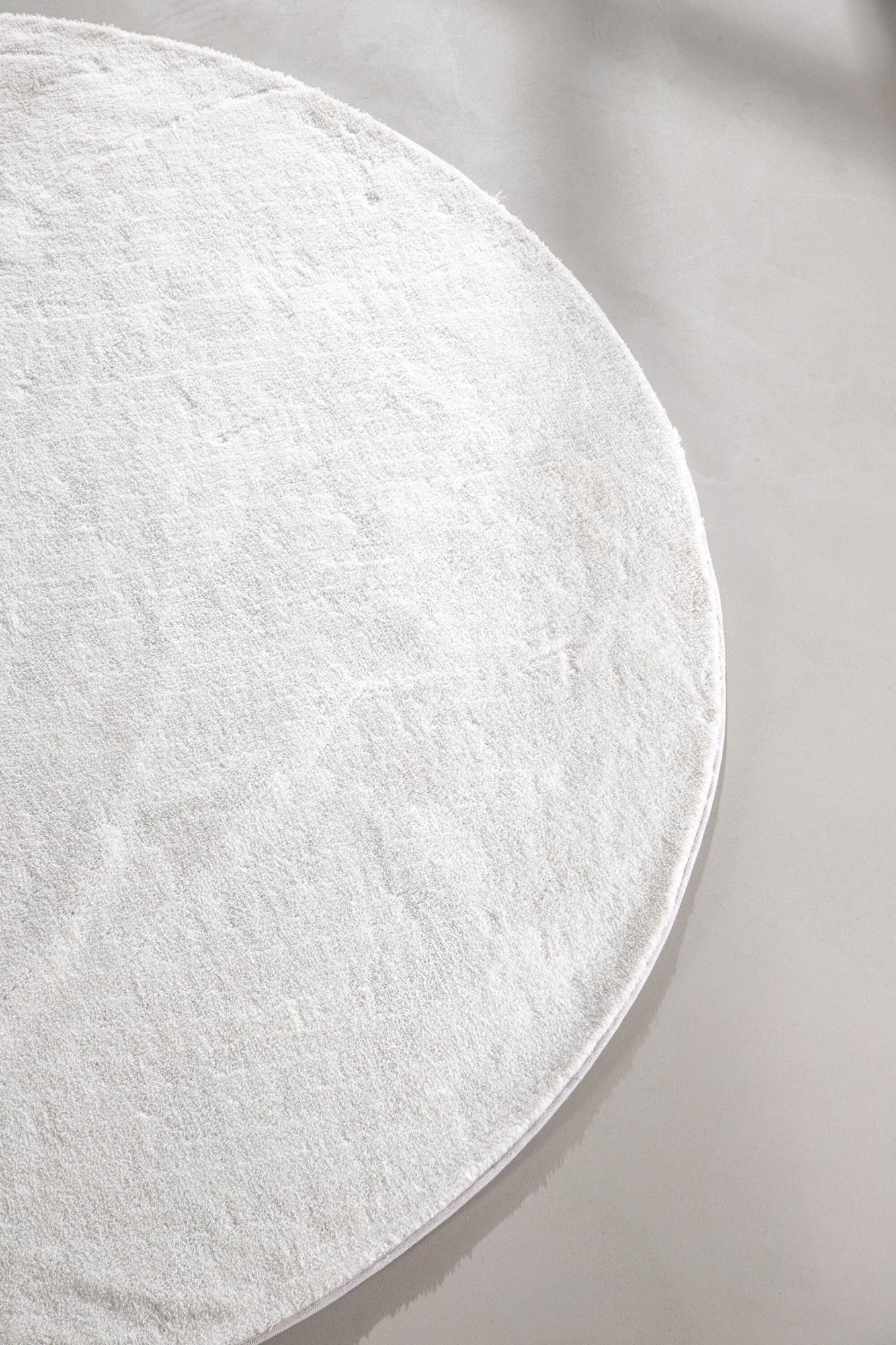 Wunderteppich in Weiss präsentiert im Onlineshop von KAQTU Design AG. Teppich ist von Venture Home